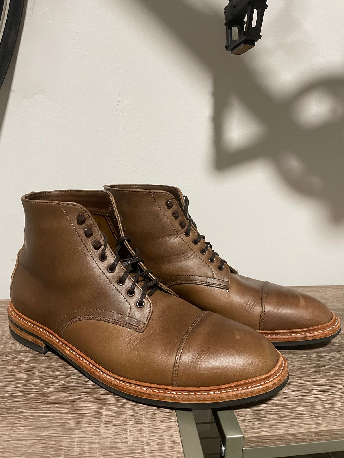 Photo by solidsalami117 on September 6, 2022 of the Oak Street Bootmakers Lakeshore Boot in Horween Natural Chromexcel.