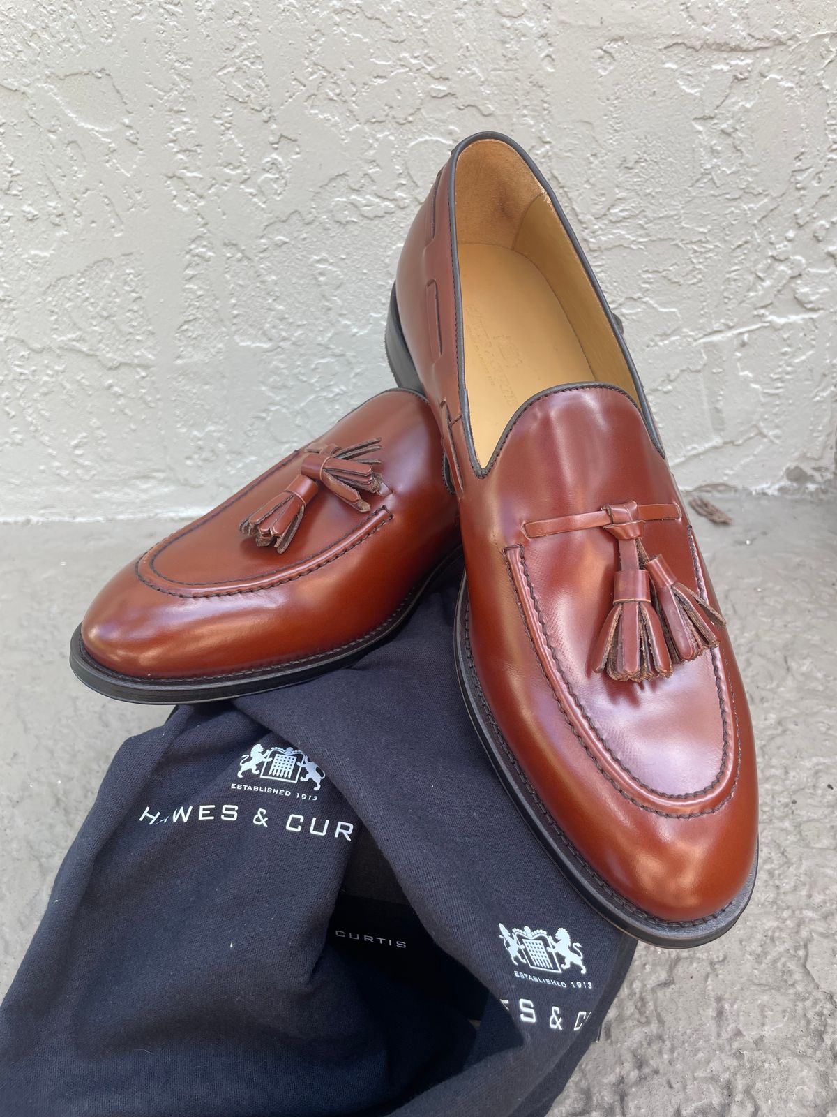 Photo by solidsalami117 on October 1, 2025 of the Hawes & Curtis Tassel Loafers in Tan Polido Calf.