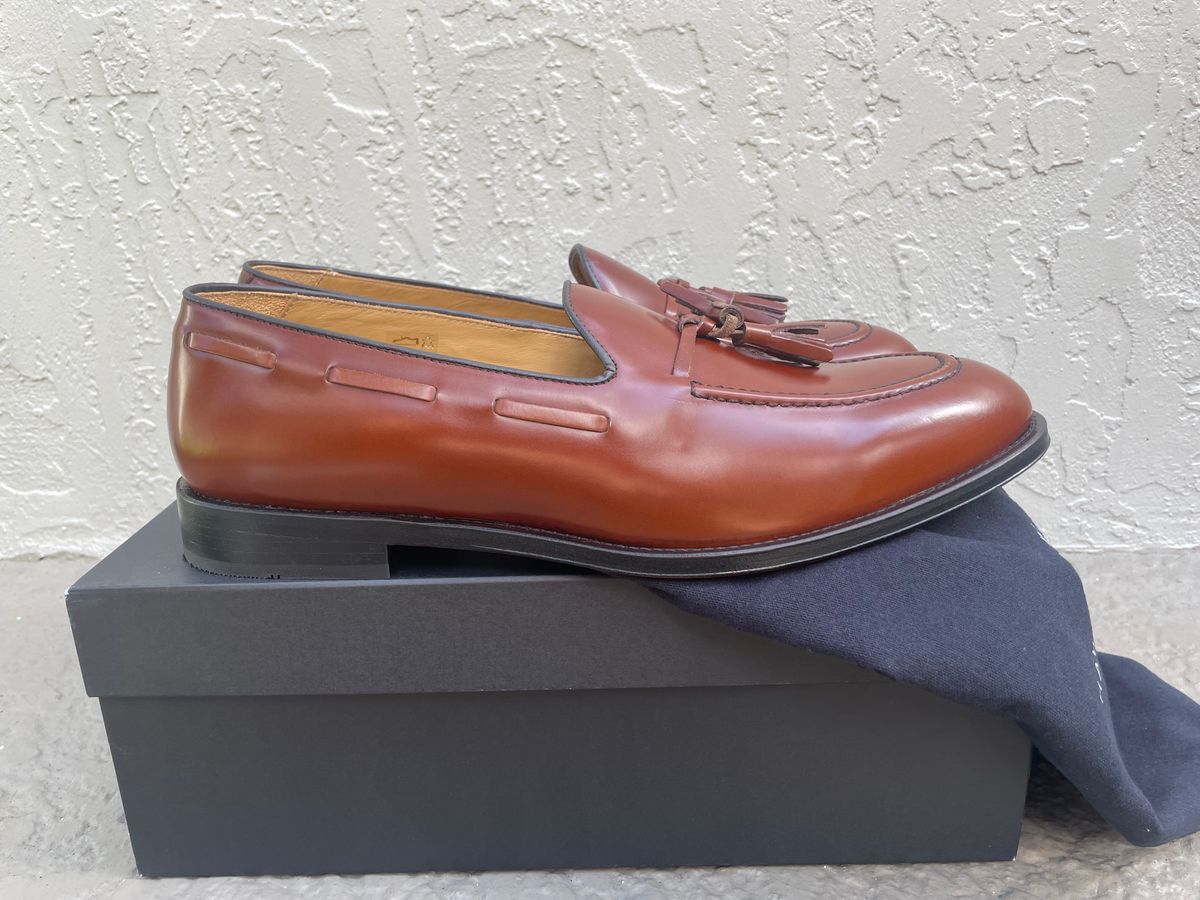 Photo by solidsalami117 on October 1, 2025 of the Hawes & Curtis Tassel Loafers in Tan Polido Calf.