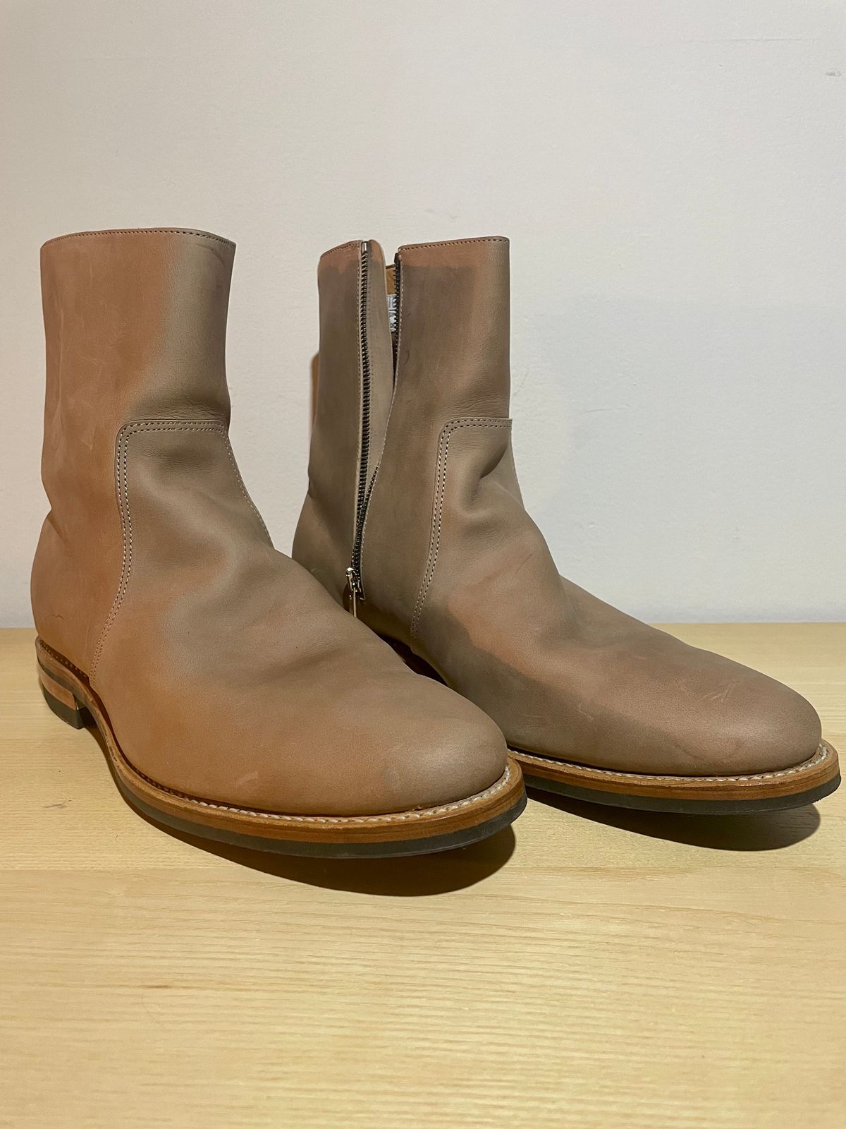 Photo by solidsalami117 on October 1, 2022 of the Viberg Side Zip in Maryam Fango Vitello Calf.