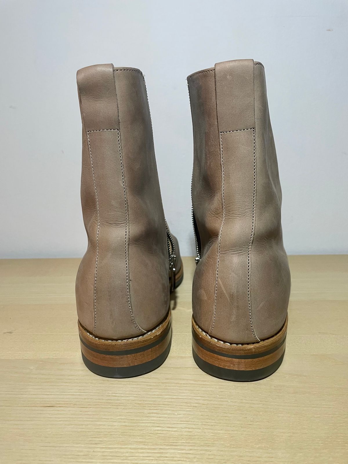 Photo by solidsalami117 on October 1, 2022 of the Viberg Side Zip in Maryam Fango Vitello Calf.