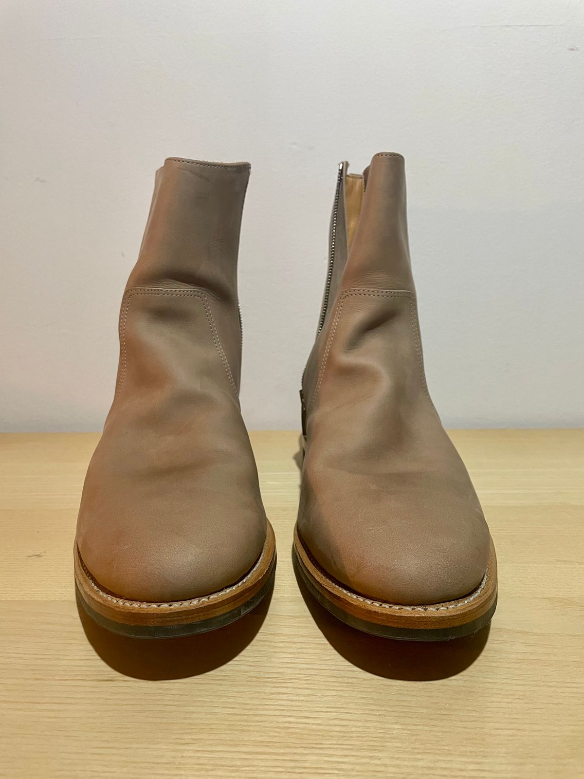 Photo by solidsalami117 on October 1, 2022 of the Viberg Side Zip in Maryam Fango Vitello Calf.