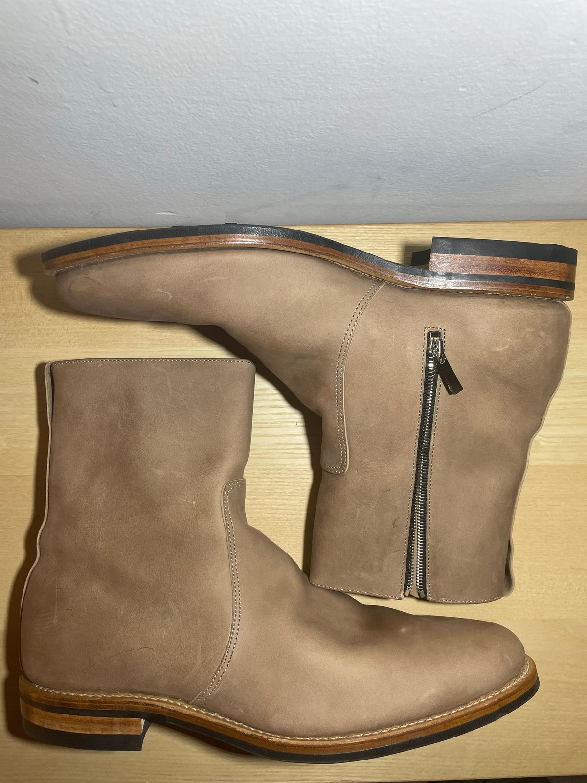 Photo by solidsalami117 on October 1, 2022 of the Viberg Side Zip in Maryam Fango Vitello Calf.