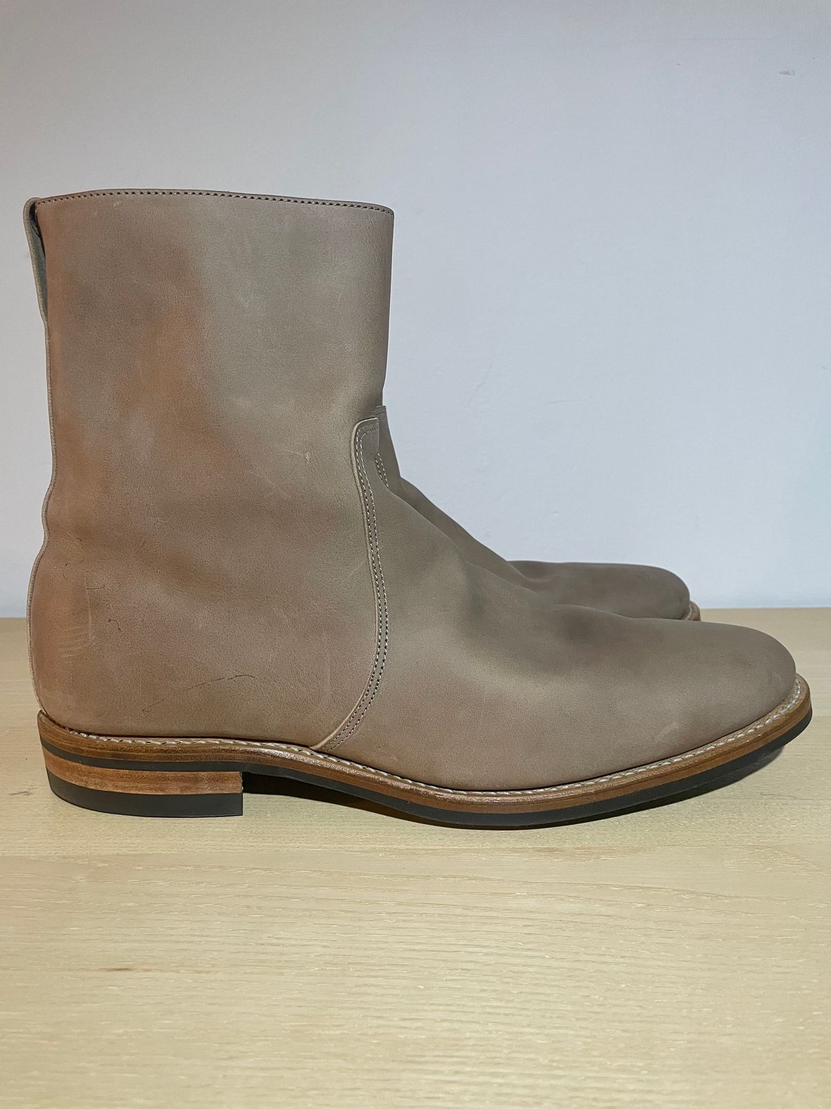 Photo by solidsalami117 on October 1, 2022 of the Viberg Side Zip in Maryam Fango Vitello Calf.