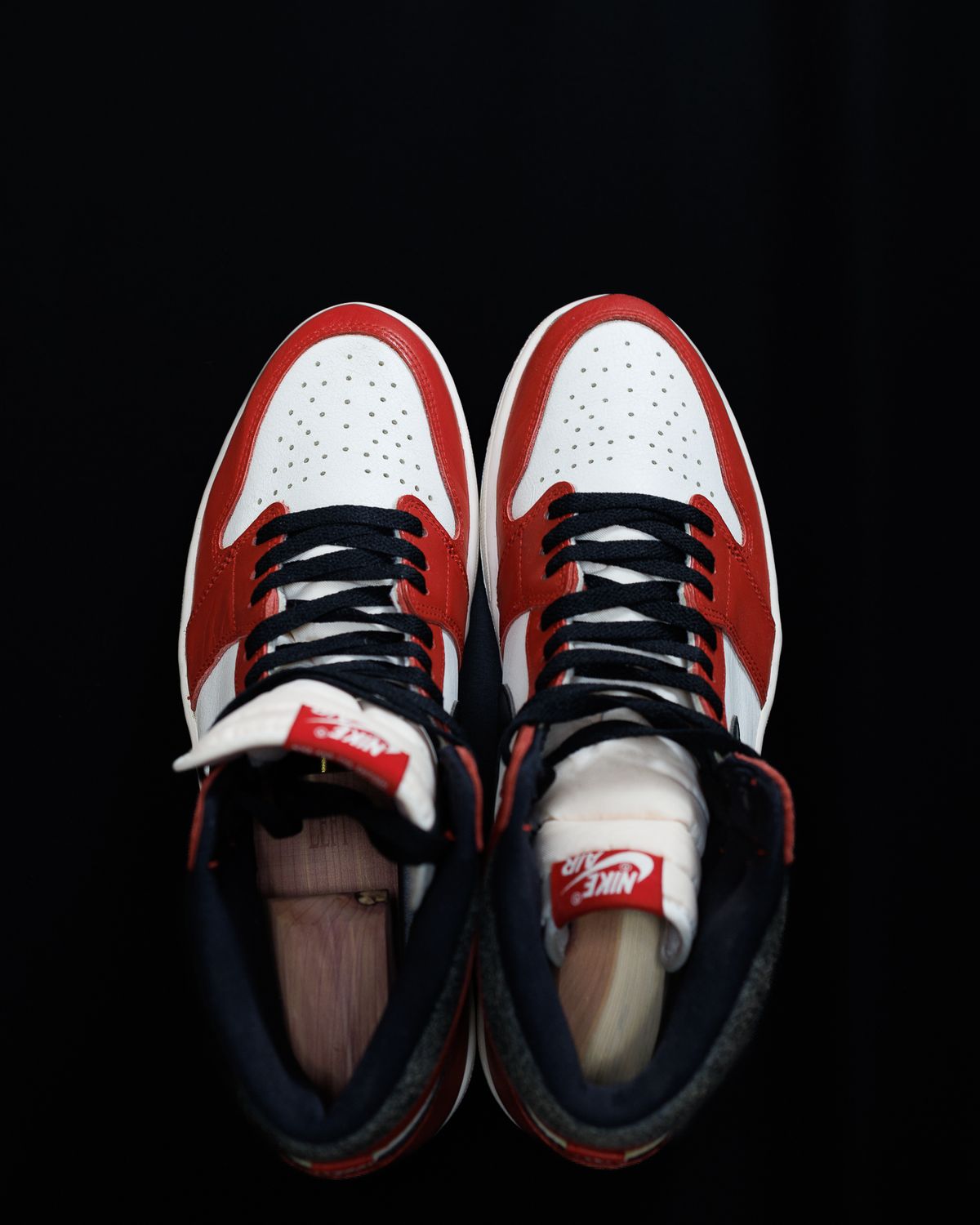 Photo by onelastboot on October 1, 2024 of the Nike Air Jordan 1 Lost & Found Chicago in Unknown Leather.