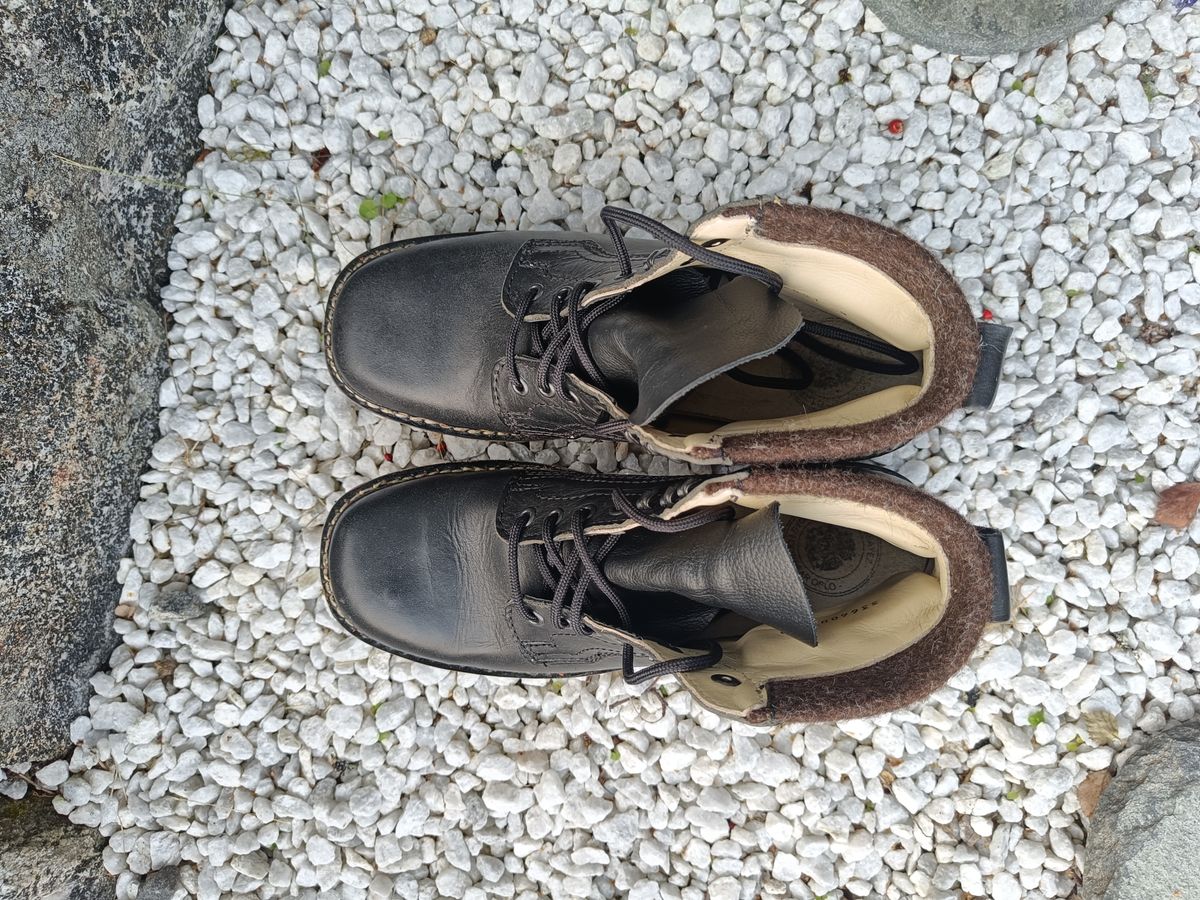 Photo by matias.lillebo02 on September 1, 2023 of the Dundas Footwear Gunnerside in Unknown Material.