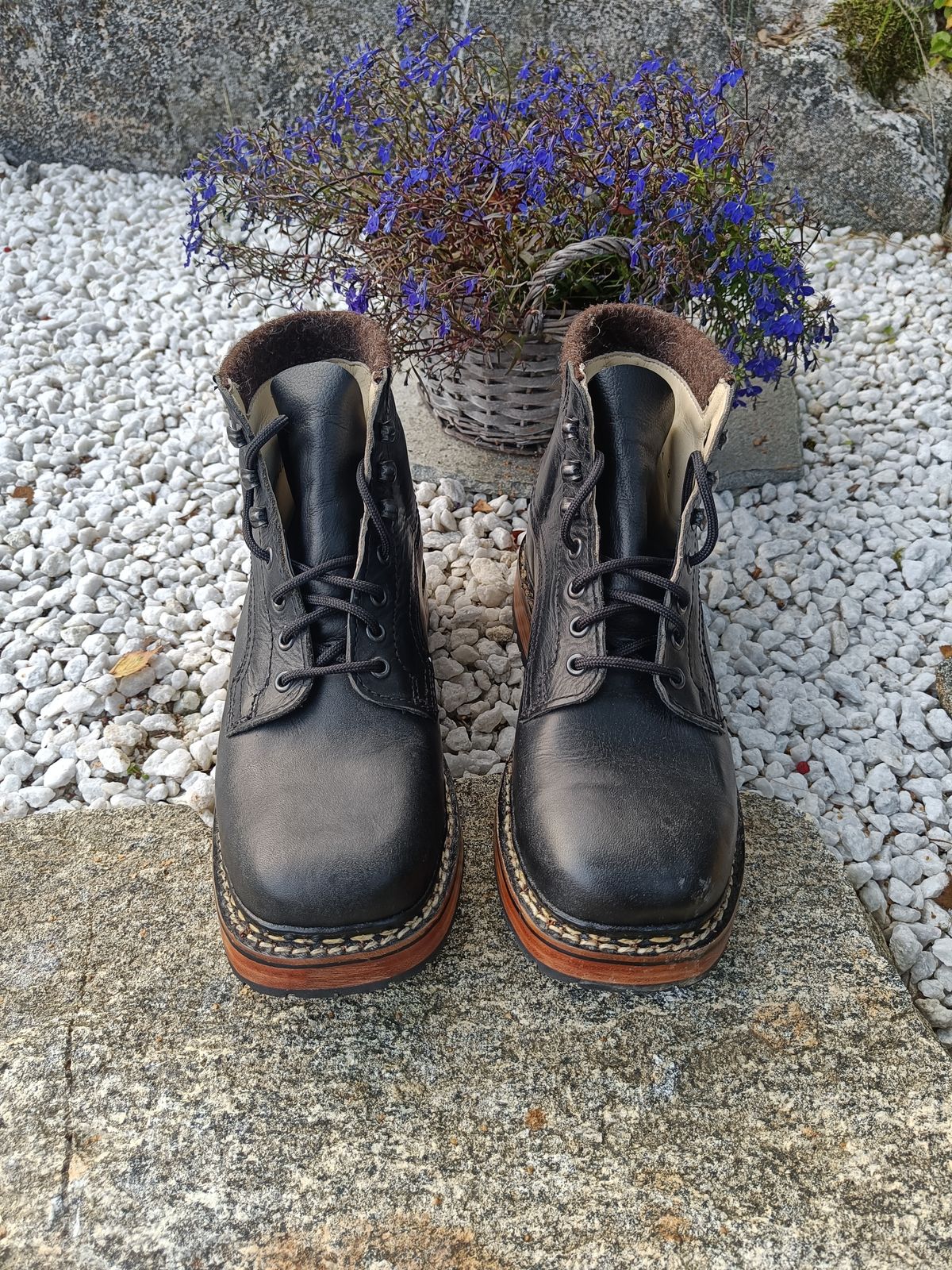 Photo by matias.lillebo02 on September 1, 2023 of the Dundas Footwear Gunnerside in Unknown Material.