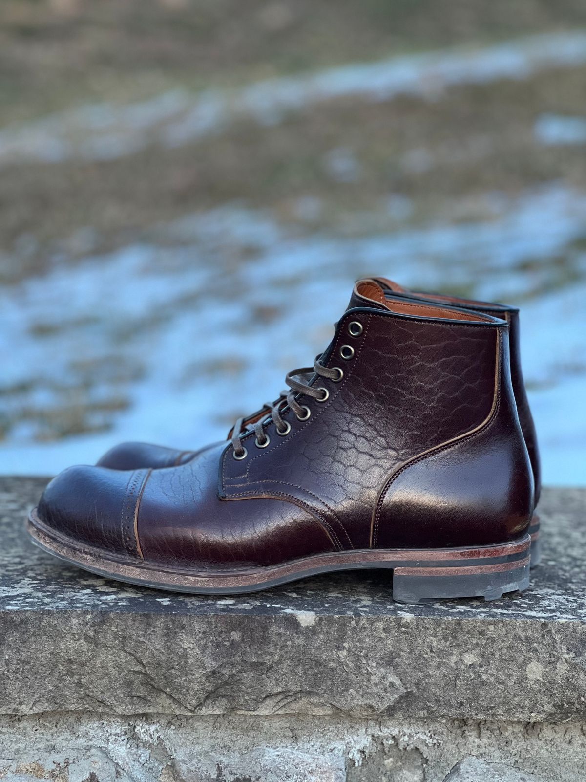 Photo by wvbootsndenim on February 5, 2023 of the Viberg Service Boot in Shinki Dark Brown Oiled Horsebutt.