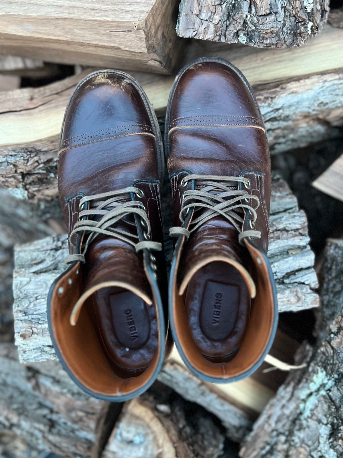 Photo by wvbootsndenim on April 6, 2023 of the Viberg Service Boot in Shinki Dark Brown Oiled Horsebutt.