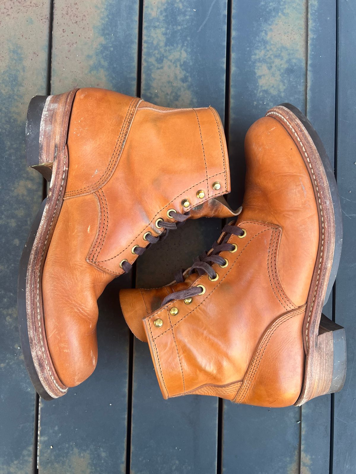 Photo by wvbootsndenim on February 4, 2025 of the John Lofgren Steel Gang Boots in Badalassi Carlo Bone Pueblo.