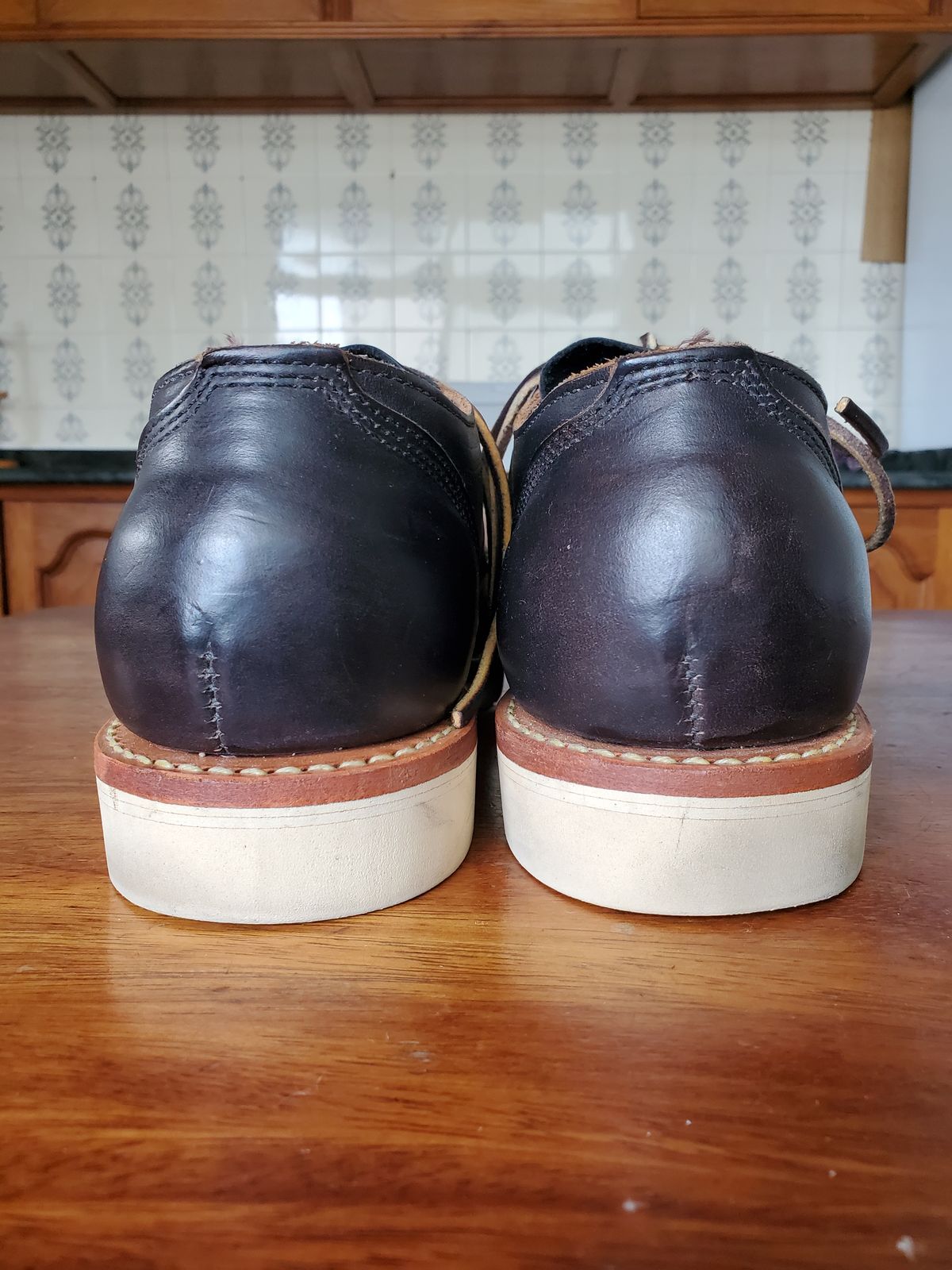 Photo by icarusflies95 on October 2, 2023 of the Viberg 145 Oxford in Horween Black Chromexcel.