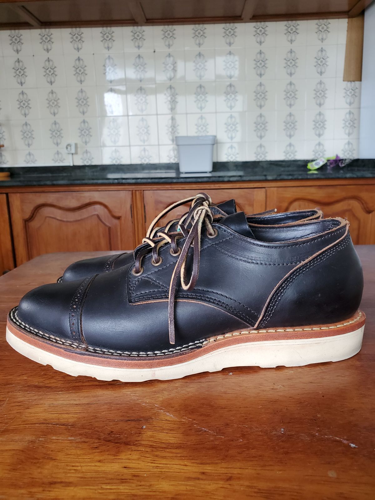 Photo by icarusflies95 on October 2, 2023 of the Viberg 145 Oxford in Horween Black Chromexcel.