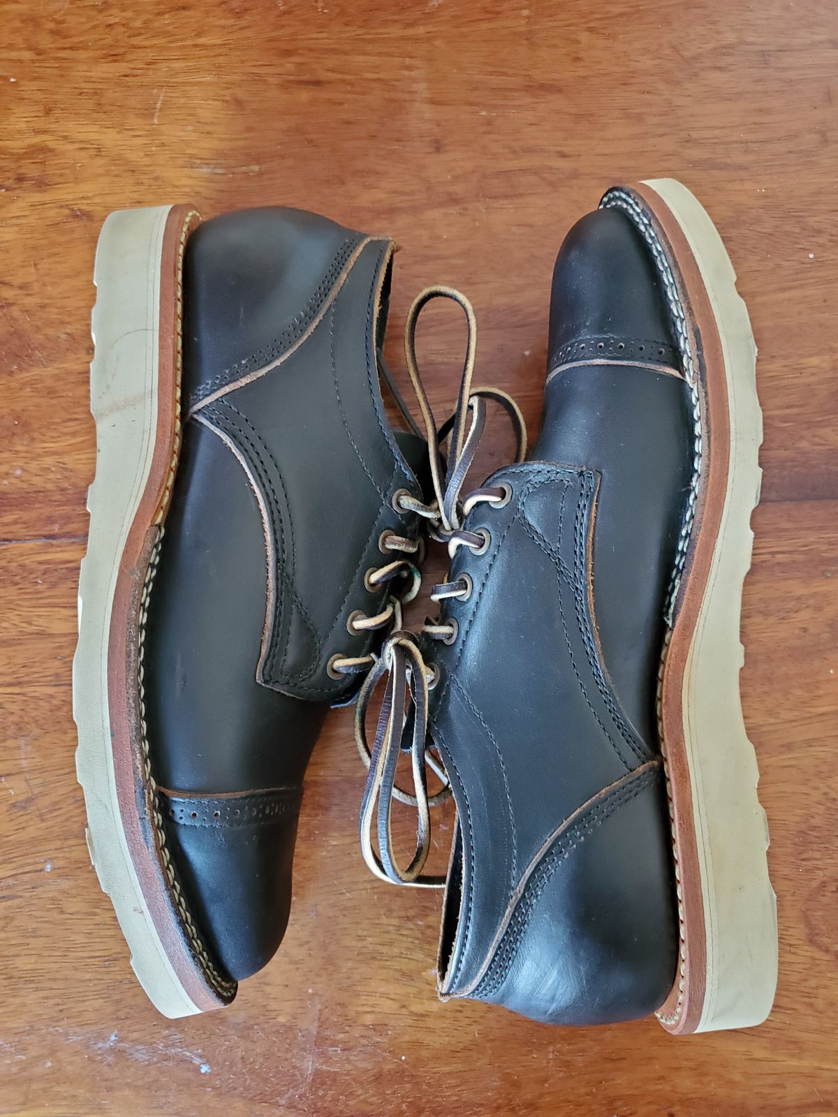Photo by icarusflies95 on October 2, 2023 of the Viberg 145 Oxford in Horween Black Chromexcel.