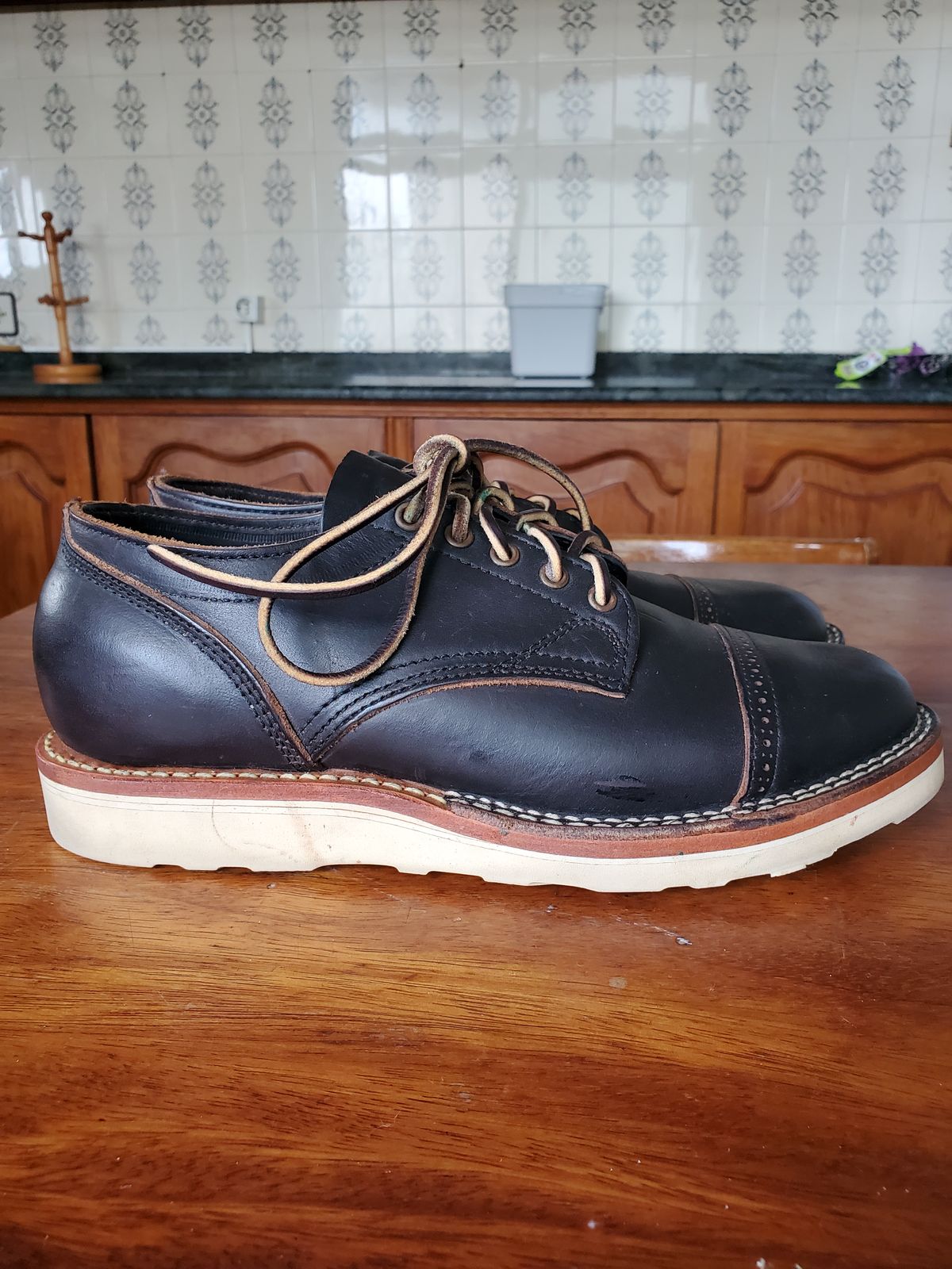 Photo by icarusflies95 on October 2, 2023 of the Viberg 145 Oxford in Horween Black Chromexcel.