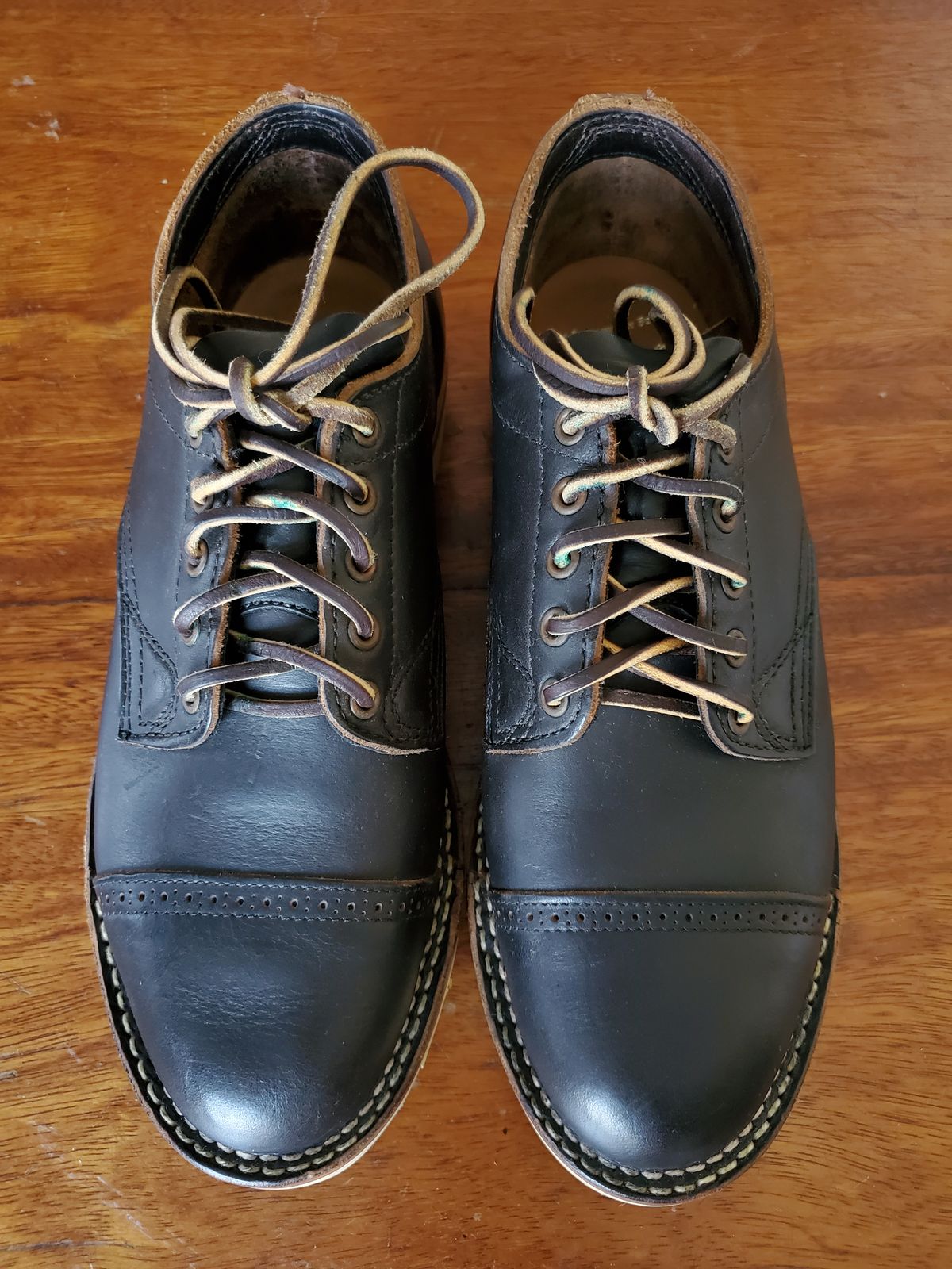 Photo by icarusflies95 on October 2, 2023 of the Viberg 145 Oxford in Horween Black Chromexcel.