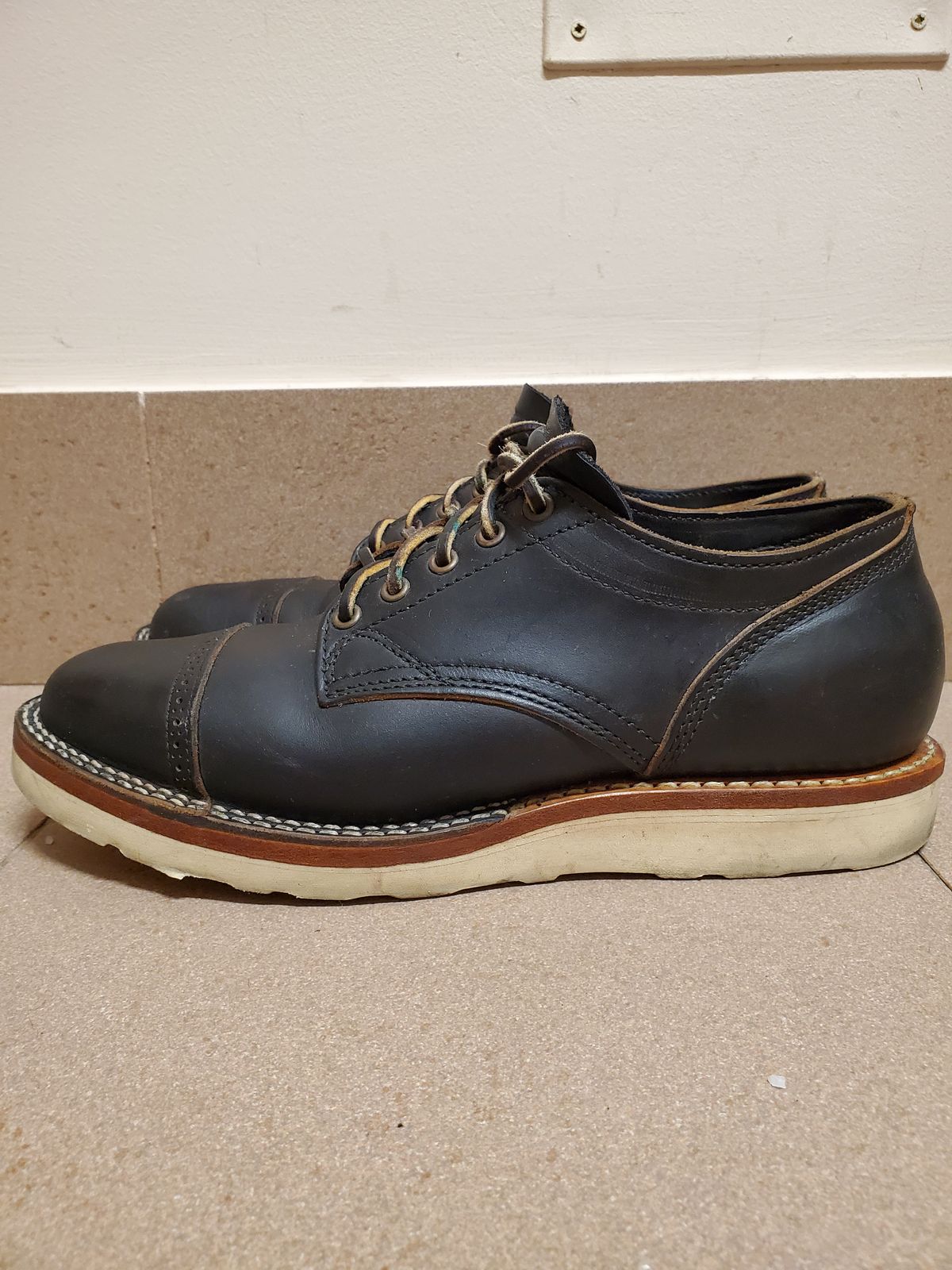 Photo by icarusflies95 on December 5, 2023 of the Viberg 145 Oxford in Horween Black Chromexcel.