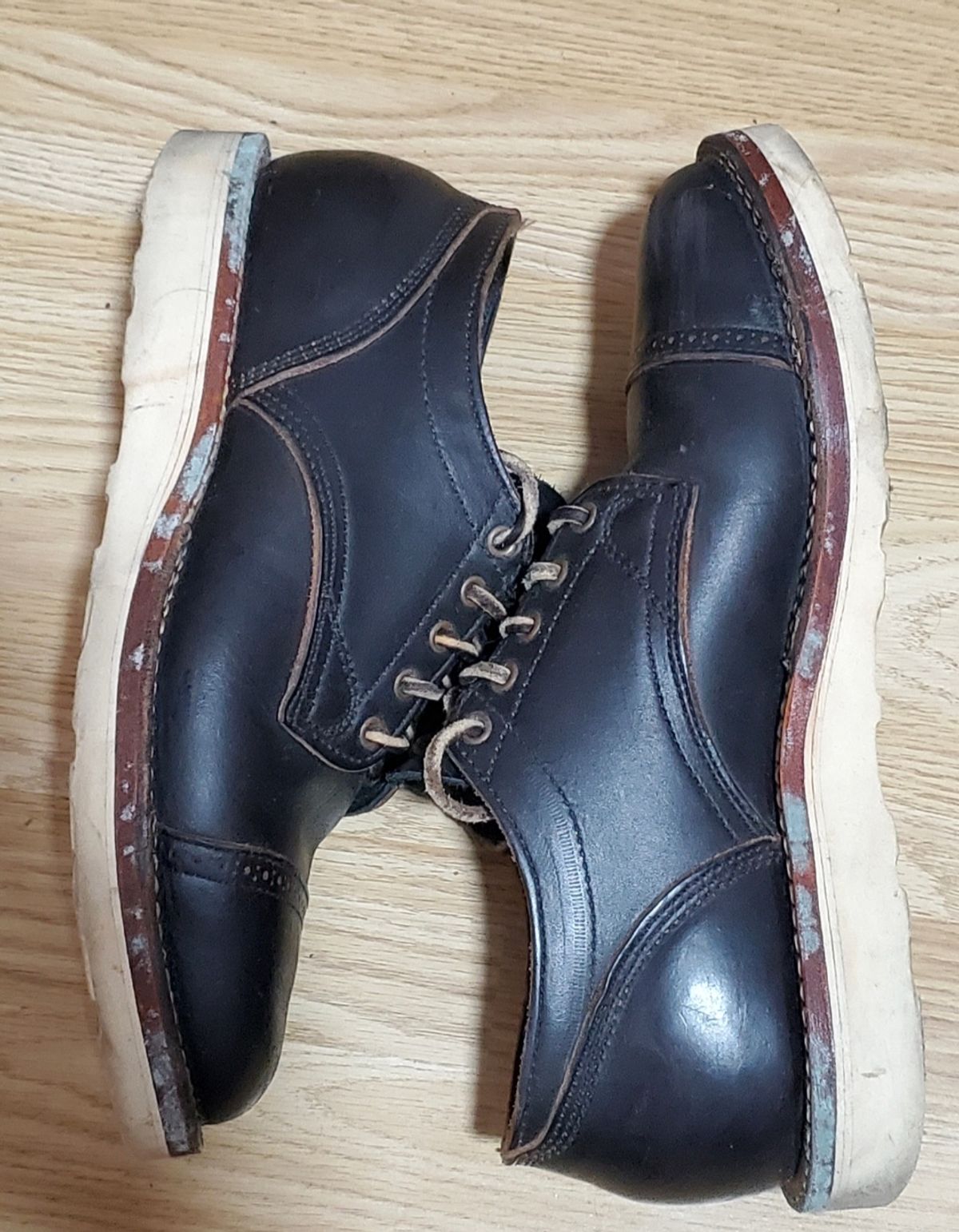 Photo by icarusflies95 on February 6, 2024 of the Viberg 145 Oxford in Horween Black Chromexcel.