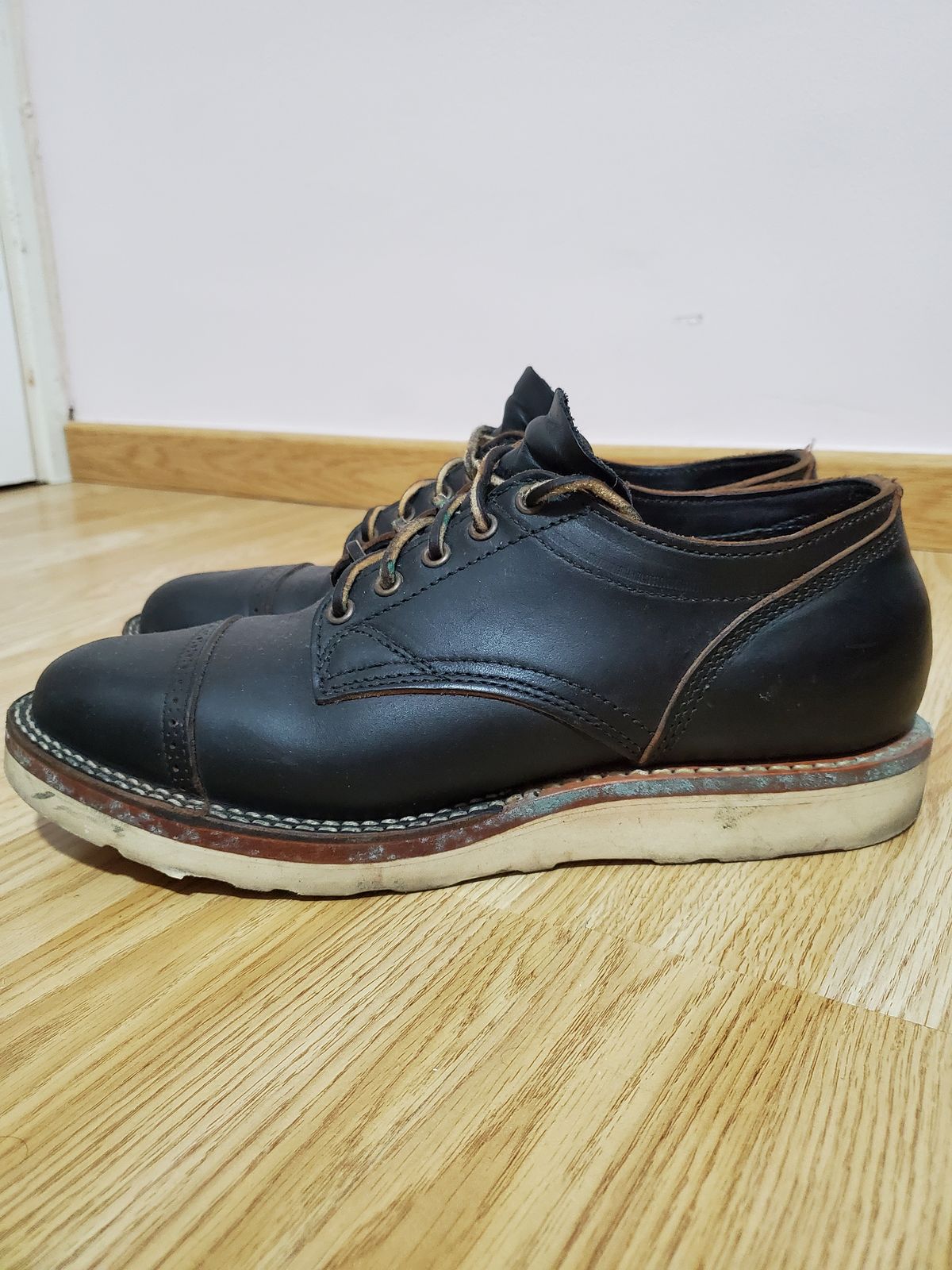 Photo by icarusflies95 on March 6, 2024 of the Viberg 145 Oxford in Horween Black Chromexcel.
