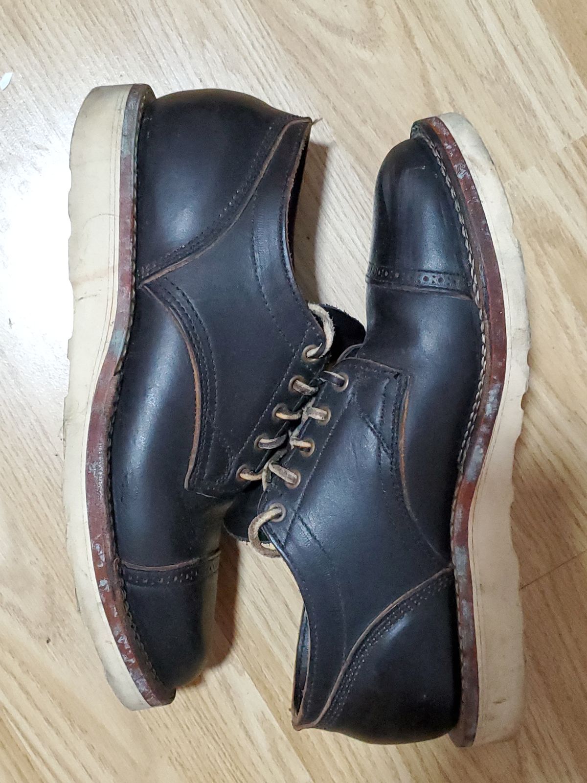 Photo by icarusflies95 on March 6, 2024 of the Viberg 145 Oxford in Horween Black Chromexcel.