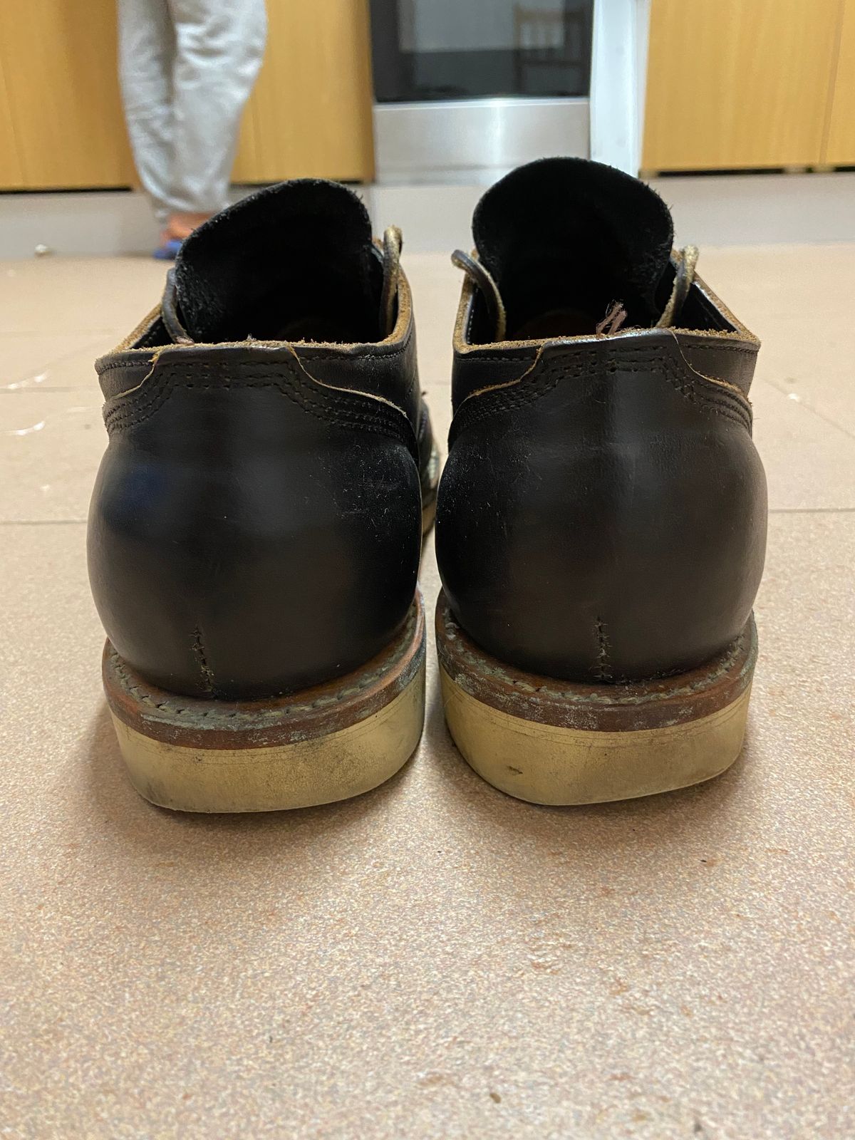 Photo by icarusflies95 on April 5, 2024 of the Viberg 145 Oxford in Horween Black Chromexcel.
