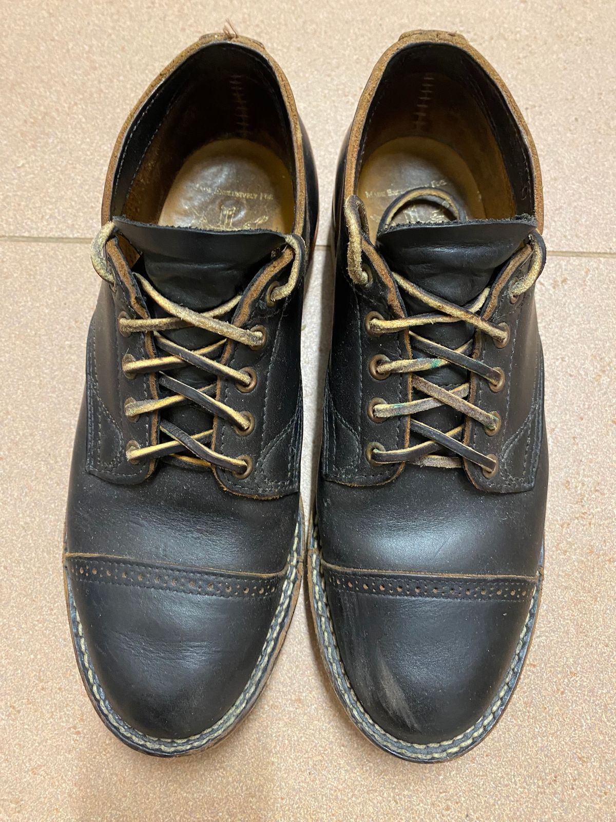 Photo by icarusflies95 on April 5, 2024 of the Viberg 145 Oxford in Horween Black Chromexcel.