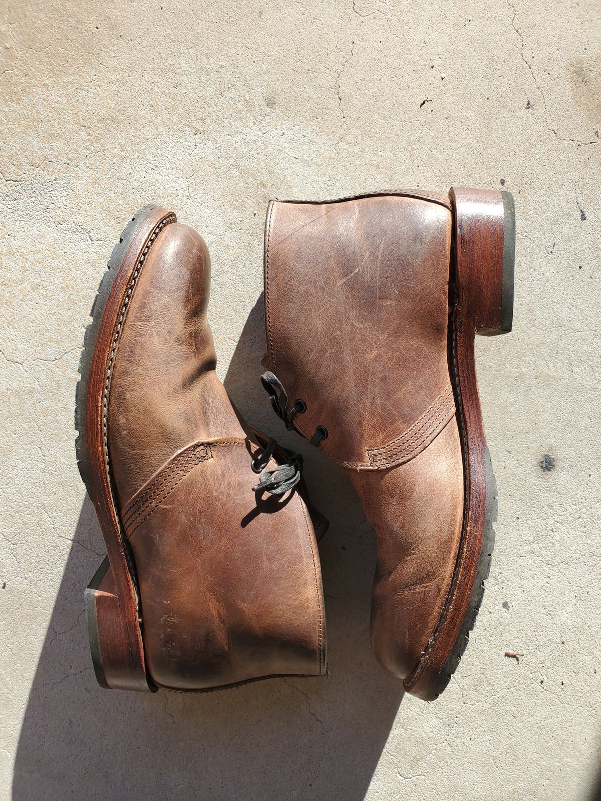 Photo by icarusflies95 on November 3, 2022 of the Red Wing Beckman Chukka in S.B. Foot Unknown Leather.