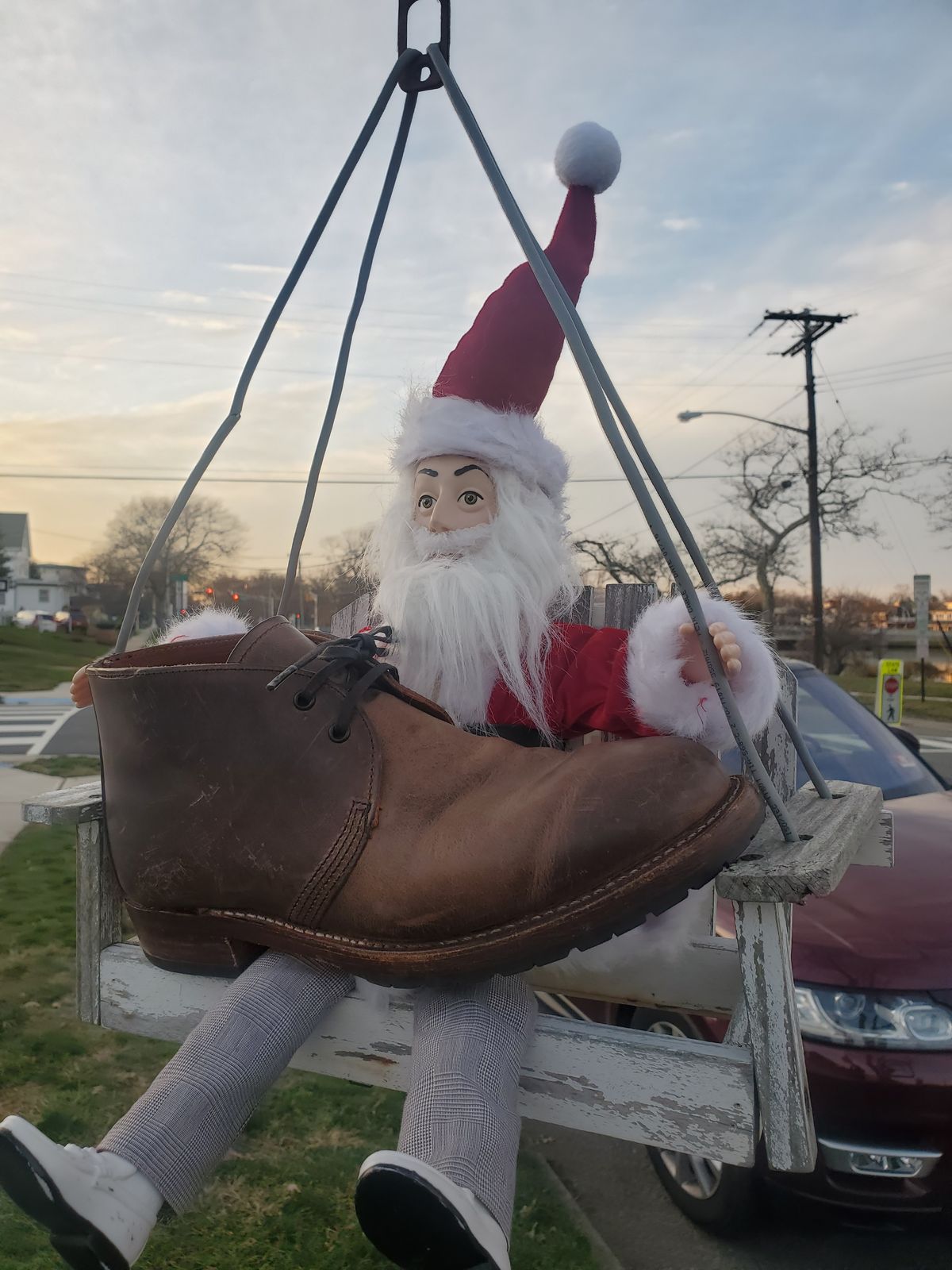 Photo by icarusflies95 on December 5, 2022 of the Red Wing Beckman Chukka in S.B. Foot Unknown Leather.