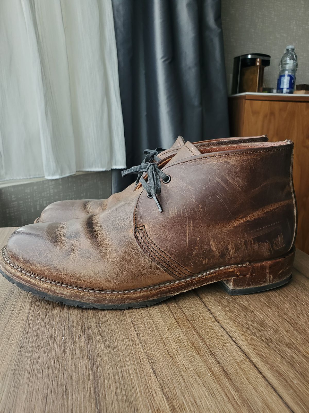 Photo by icarusflies95 on March 5, 2023 of the Red Wing Beckman Chukka in S.B. Foot Unknown Leather.