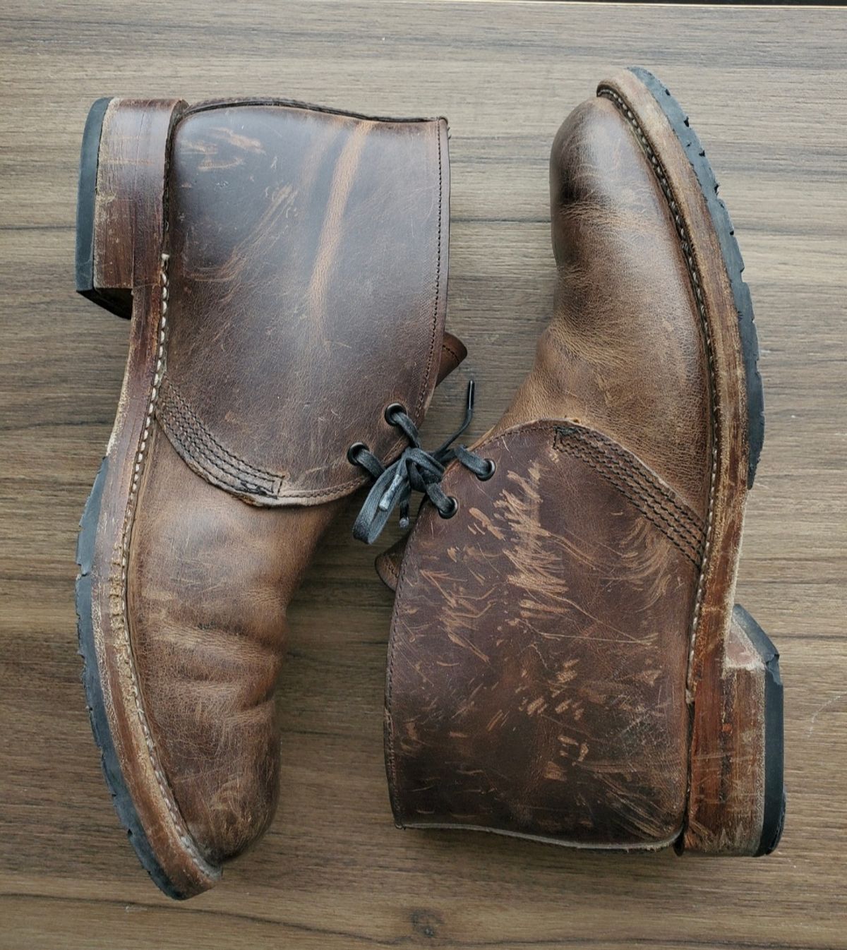Photo by icarusflies95 on March 5, 2023 of the Red Wing Beckman Chukka in S.B. Foot Unknown Leather.