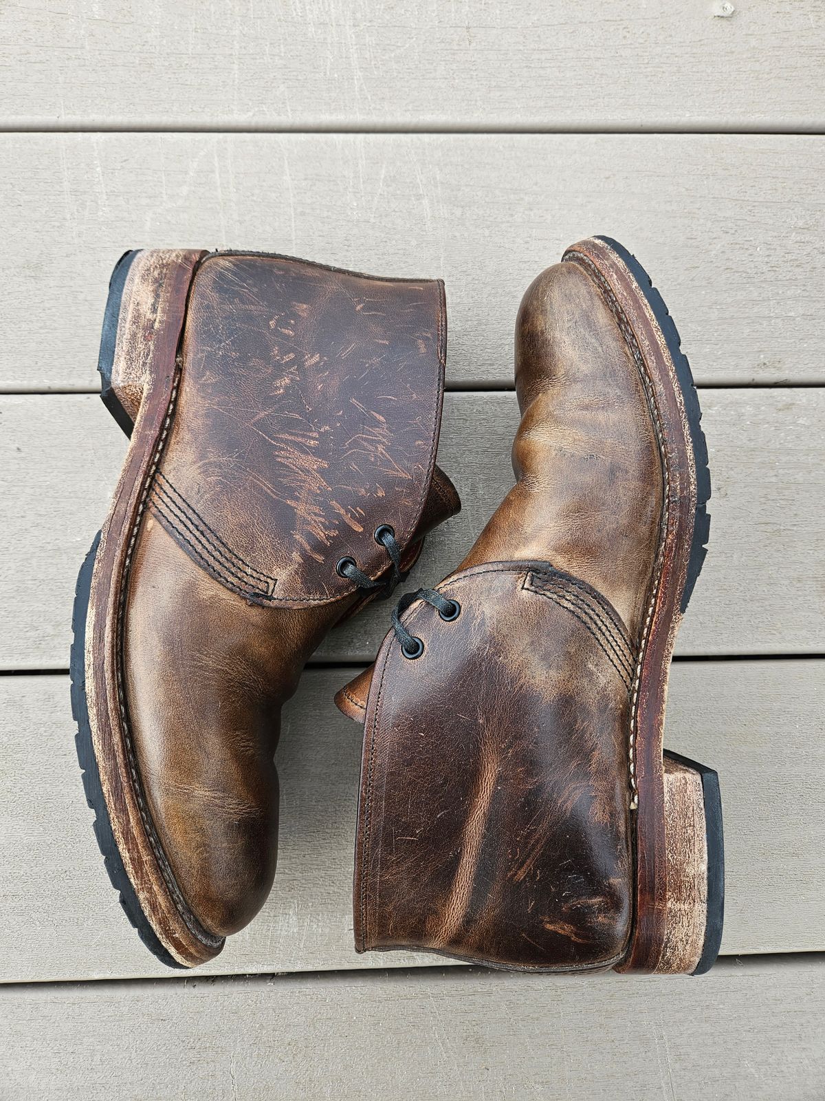 Photo by icarusflies95 on April 1, 2023 of the Red Wing Beckman Chukka in S.B. Foot Unknown Leather.