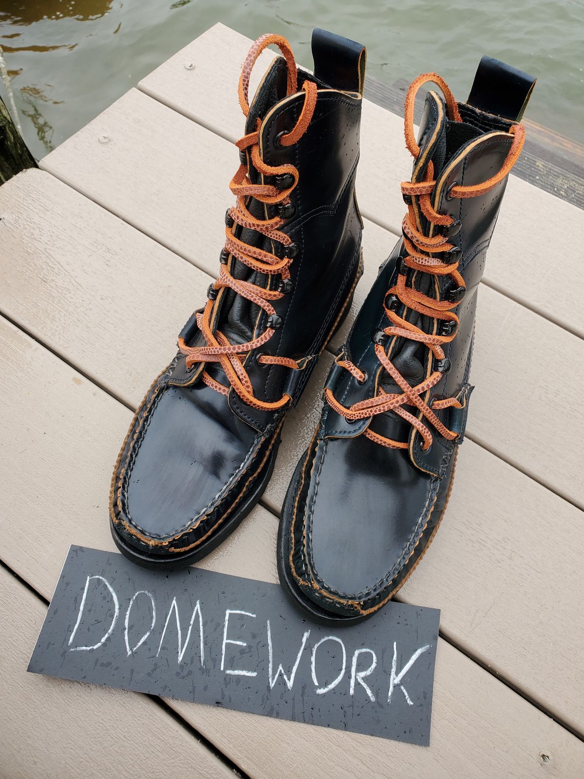 Photo by icarusflies95 on October 2, 2022 of the Yuketen Superior Short Hunt Boots in Horween Navy Shell Cordovan.