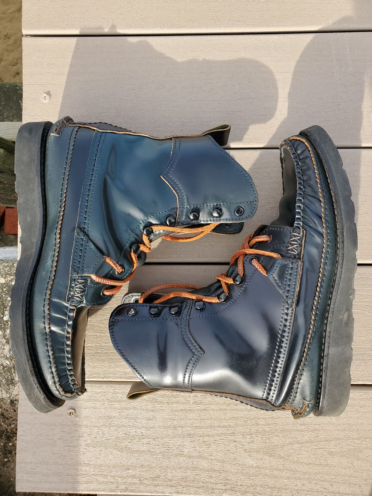 Photo by icarusflies95 on December 5, 2022 of the Yuketen Superior Short Hunt Boots in Horween Navy Shell Cordovan.