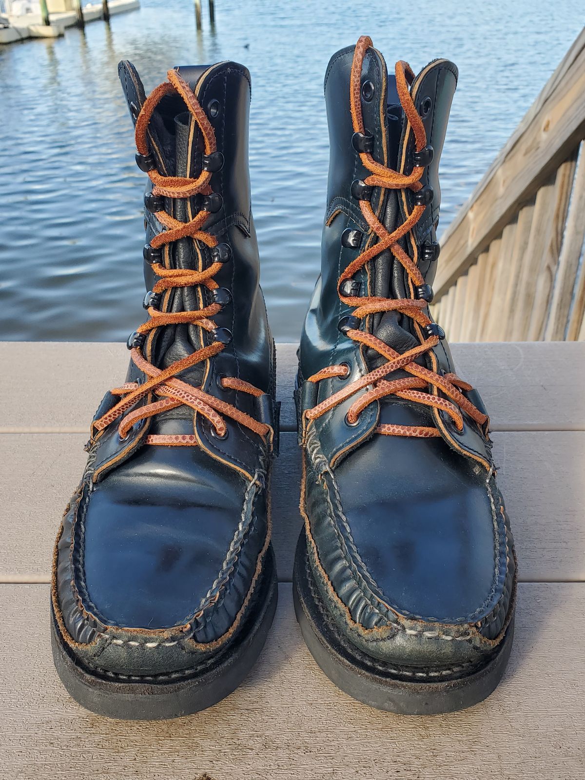 Photo by icarusflies95 on February 1, 2023 of the Yuketen Superior Short Hunt Boots in Horween Navy Shell Cordovan.
