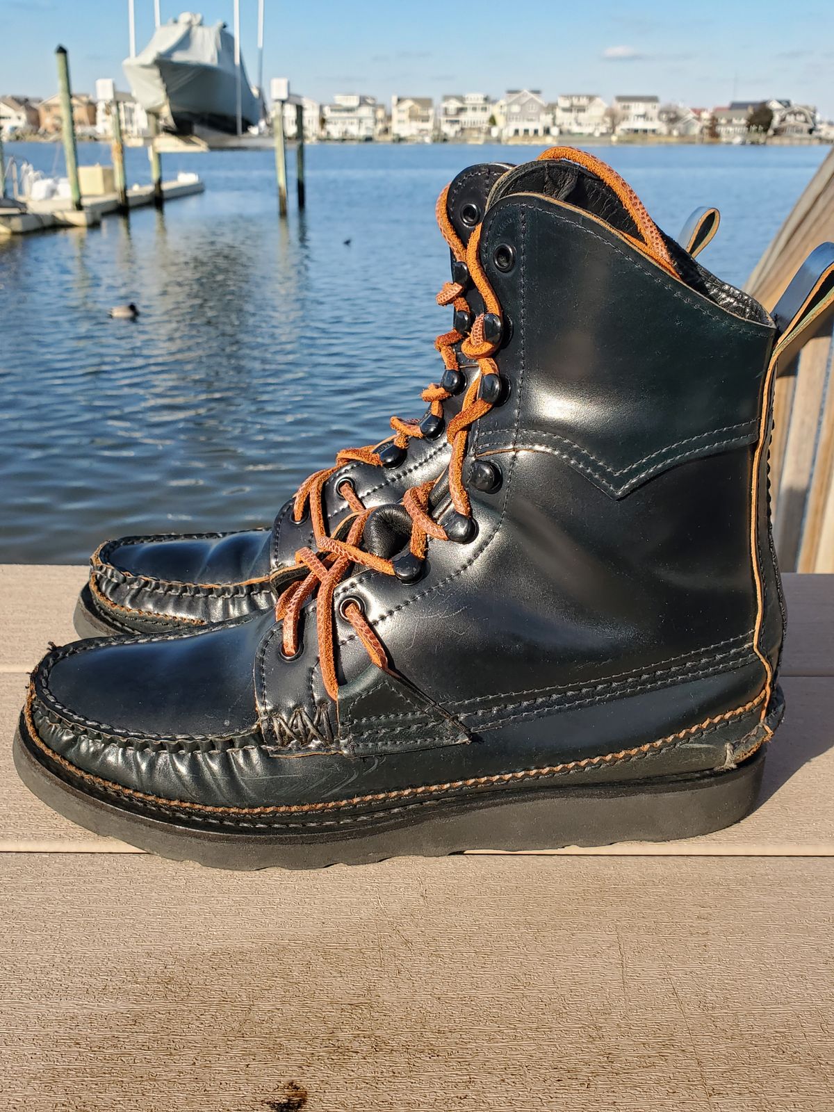 Photo by icarusflies95 on February 1, 2023 of the Yuketen Superior Short Hunt Boots in Horween Navy Shell Cordovan.