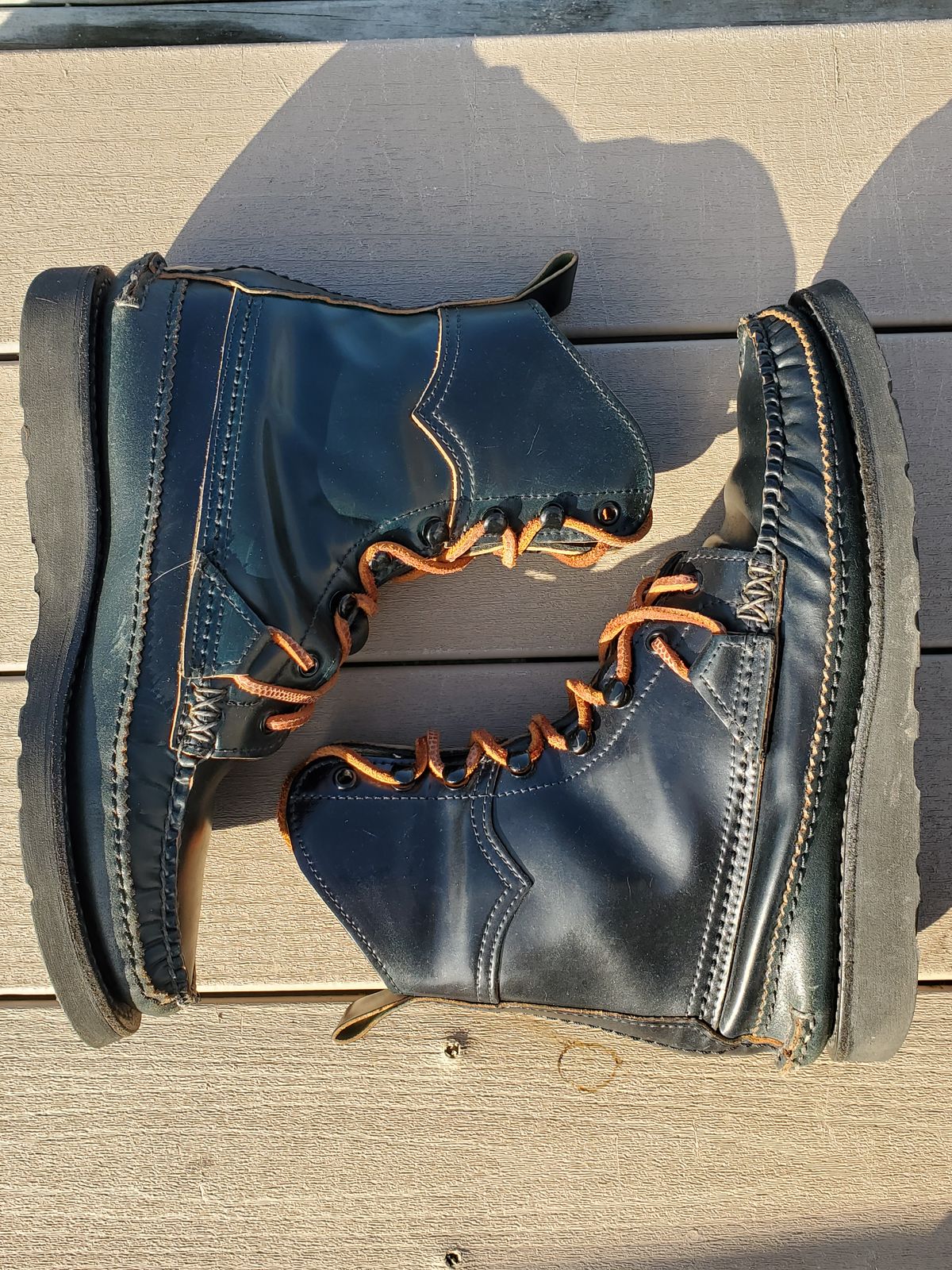 Photo by icarusflies95 on February 1, 2023 of the Yuketen Superior Short Hunt Boots in Horween Navy Shell Cordovan.
