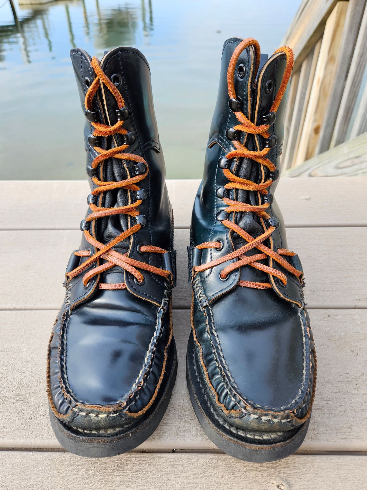 Photo by icarusflies95 on April 1, 2023 of the Yuketen Superior Short Hunt Boots in Horween Navy Shell Cordovan.