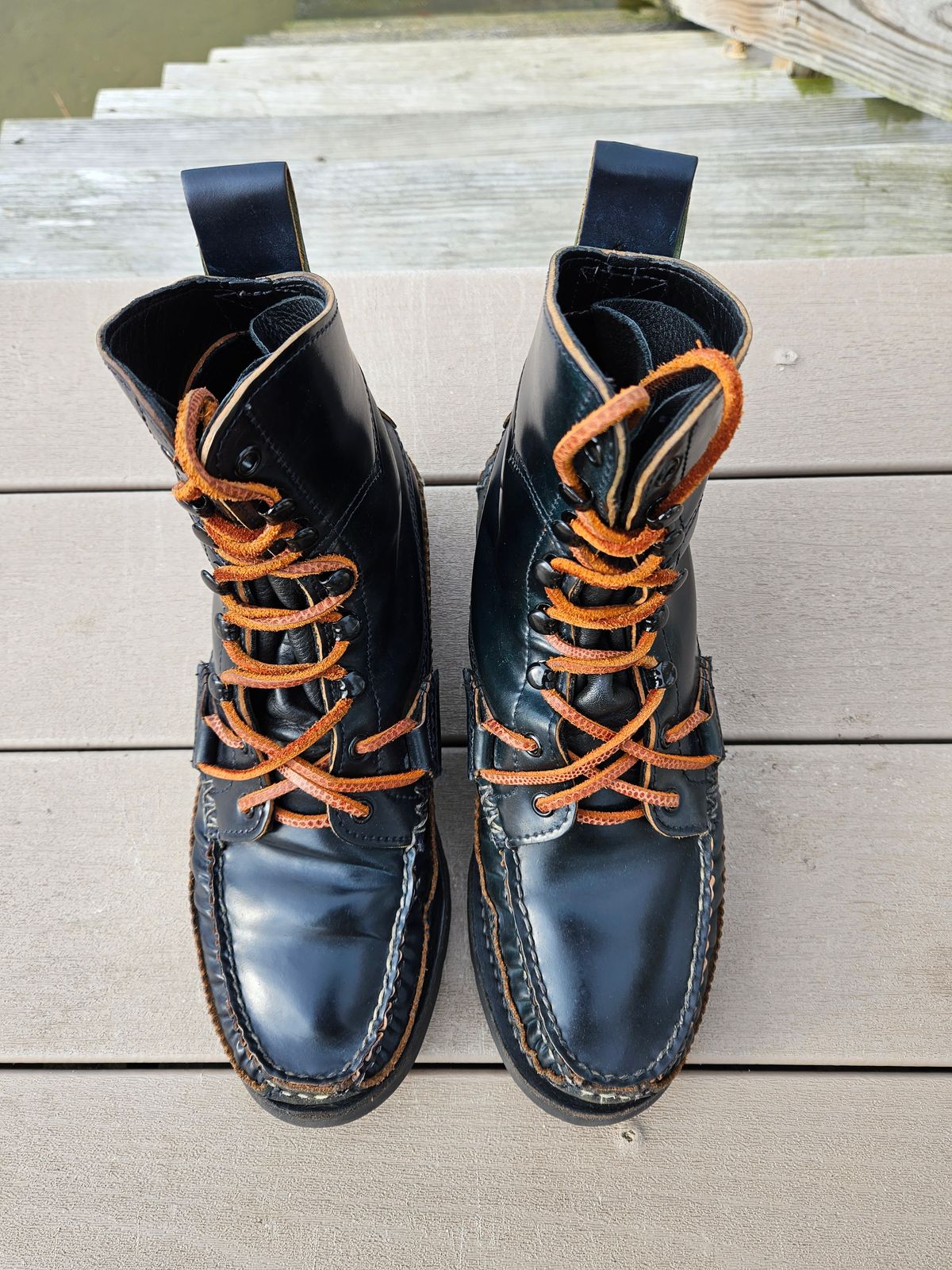 Photo by icarusflies95 on April 1, 2023 of the Yuketen Superior Short Hunt Boots in Horween Navy Shell Cordovan.