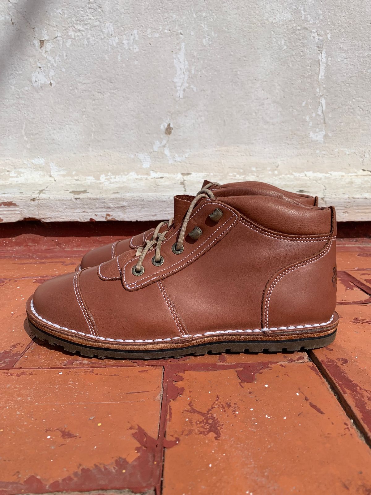 Photo by icarusflies95 on October 12, 2024 of the Jim Green African Ranger Barefoot Boot in Chestnut Tan Full Grain.