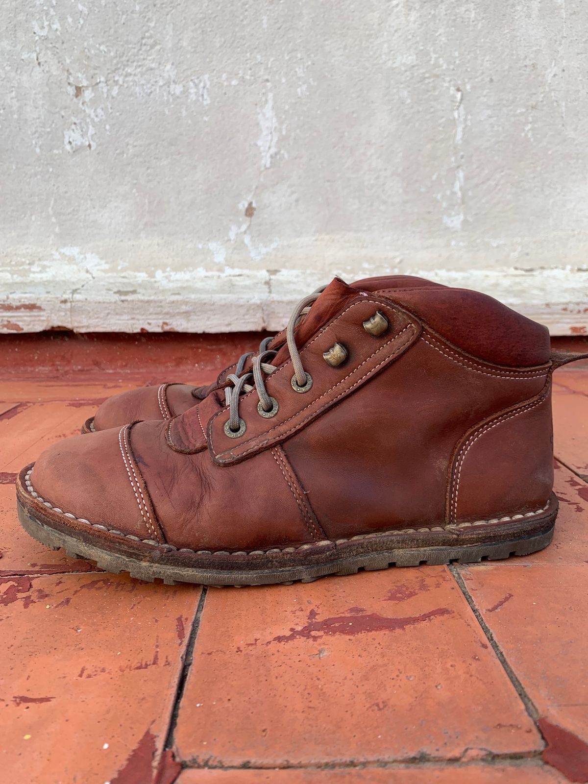 Photo by icarusflies95 on November 5, 2024 of the Jim Green African Ranger Barefoot Boot in Chestnut Tan Full Grain.