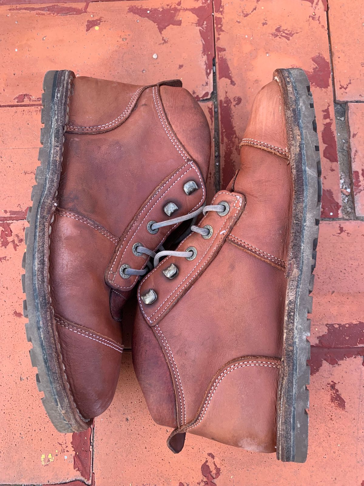 Photo by icarusflies95 on November 5, 2024 of the Jim Green African Ranger Barefoot Boot in Chestnut Tan Full Grain.