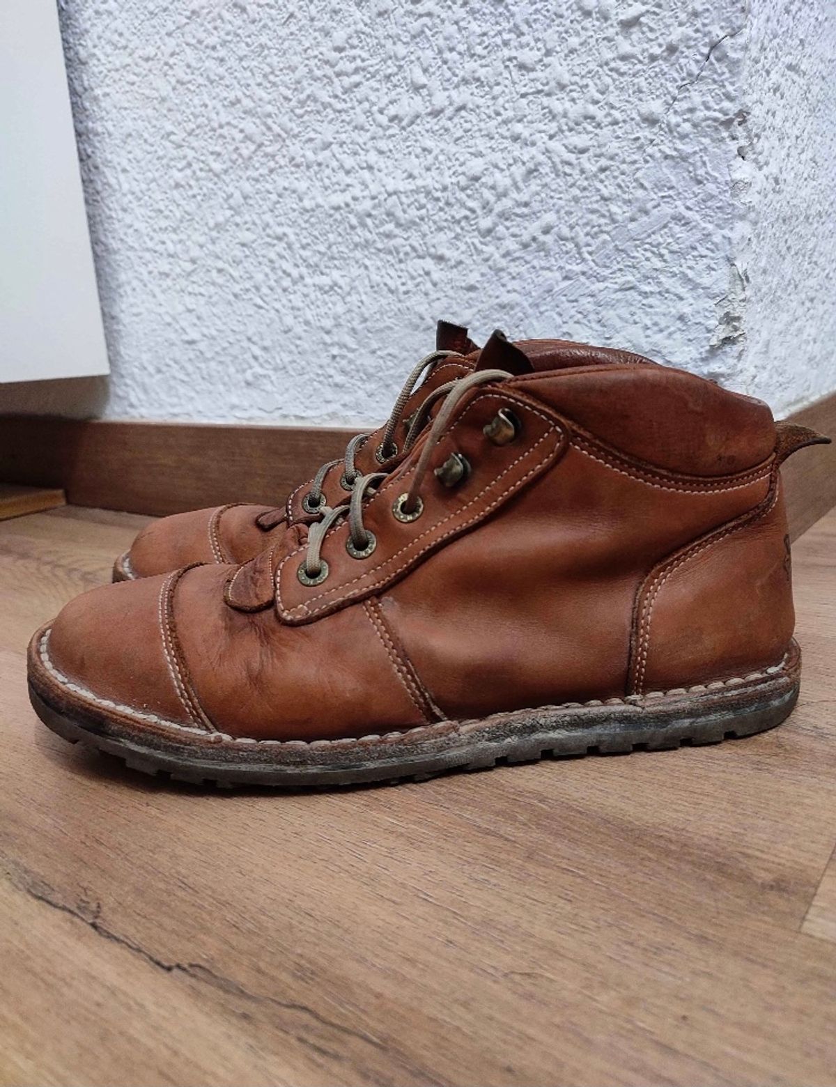 Photo by icarusflies95 on January 6, 2025 of the Jim Green African Ranger Barefoot Boot in Chestnut Tan Full Grain.