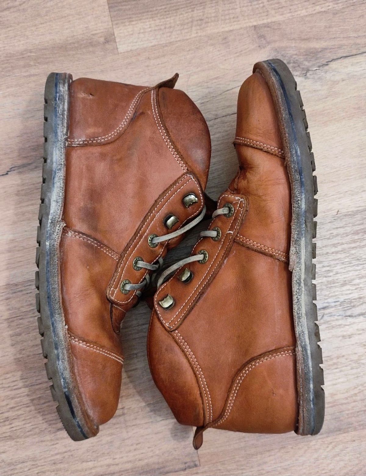 Photo by icarusflies95 on January 6, 2025 of the Jim Green African Ranger Barefoot Boot in Chestnut Tan Full Grain.