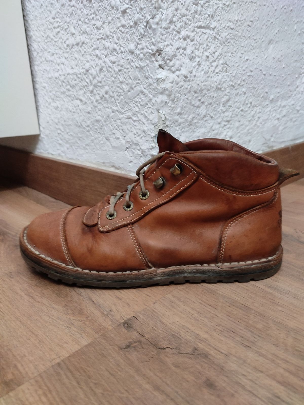 Photo by icarusflies95 on March 5, 2025 of the Jim Green African Ranger Barefoot Boot in Chestnut Tan Full Grain.