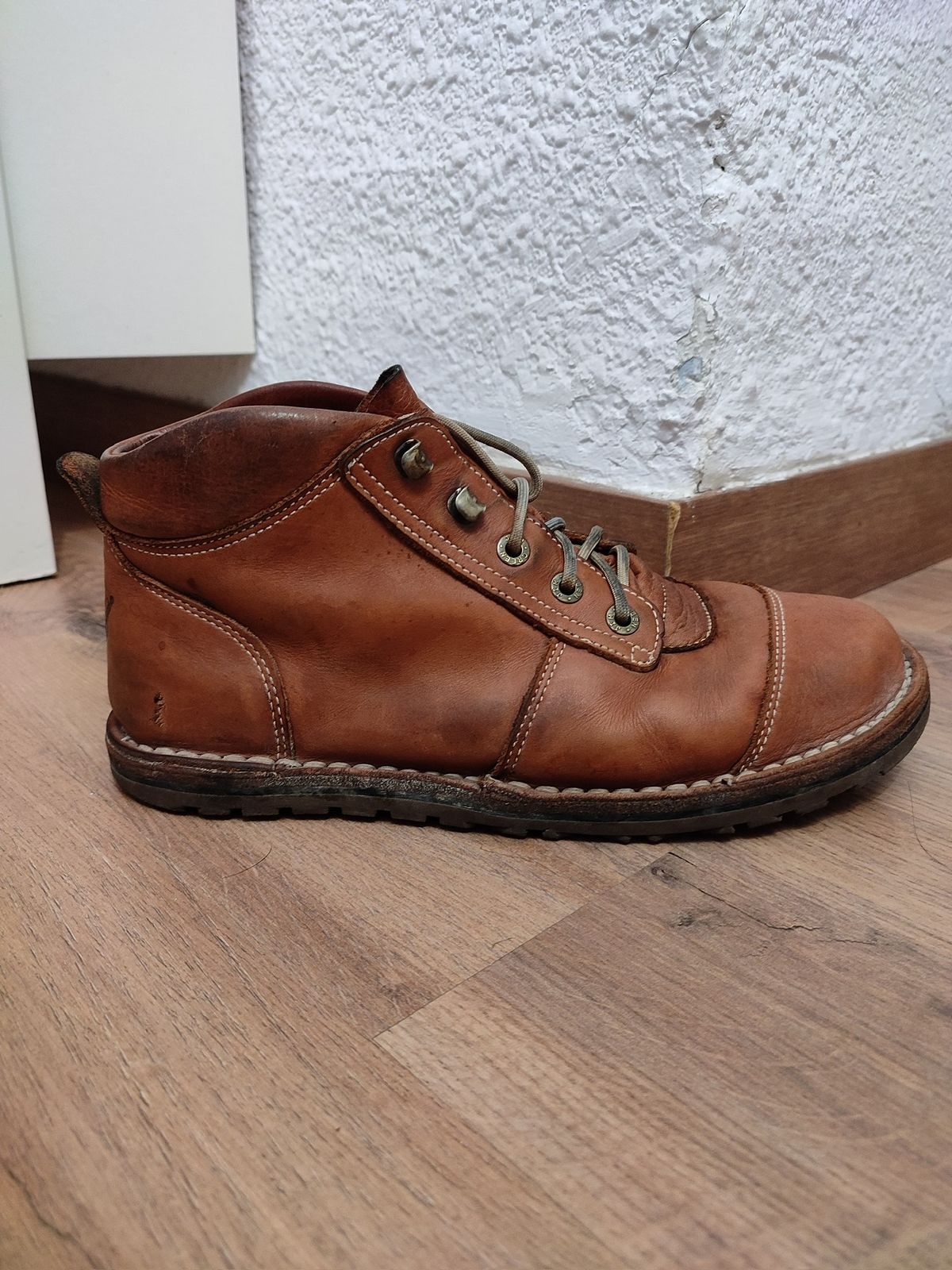 Photo by icarusflies95 on March 5, 2025 of the Jim Green African Ranger Barefoot Boot in Chestnut Tan Full Grain.
