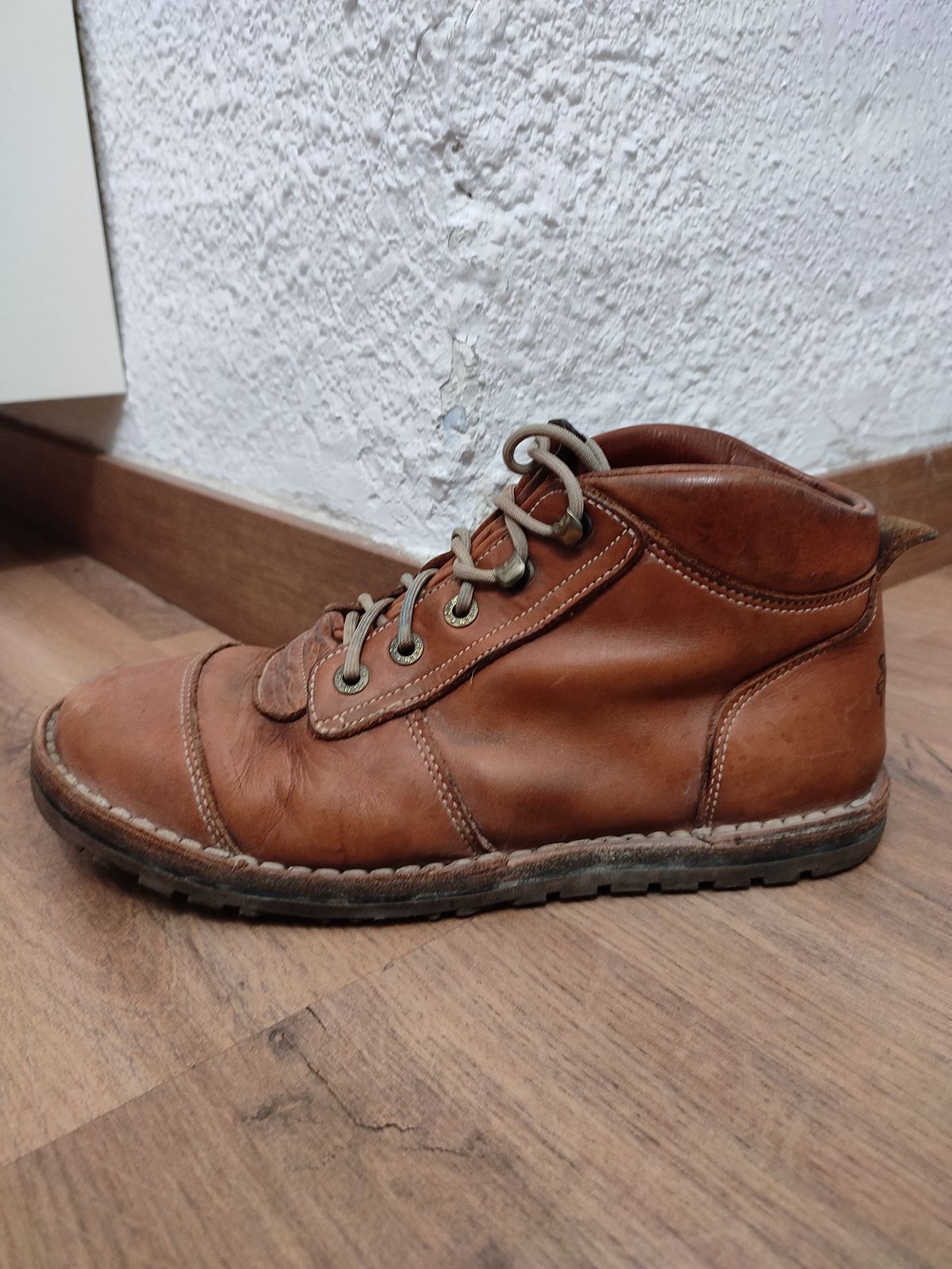 Photo by icarusflies95 on April 5, 2025 of the Jim Green African Ranger Barefoot Boot in Chestnut Tan Full Grain.