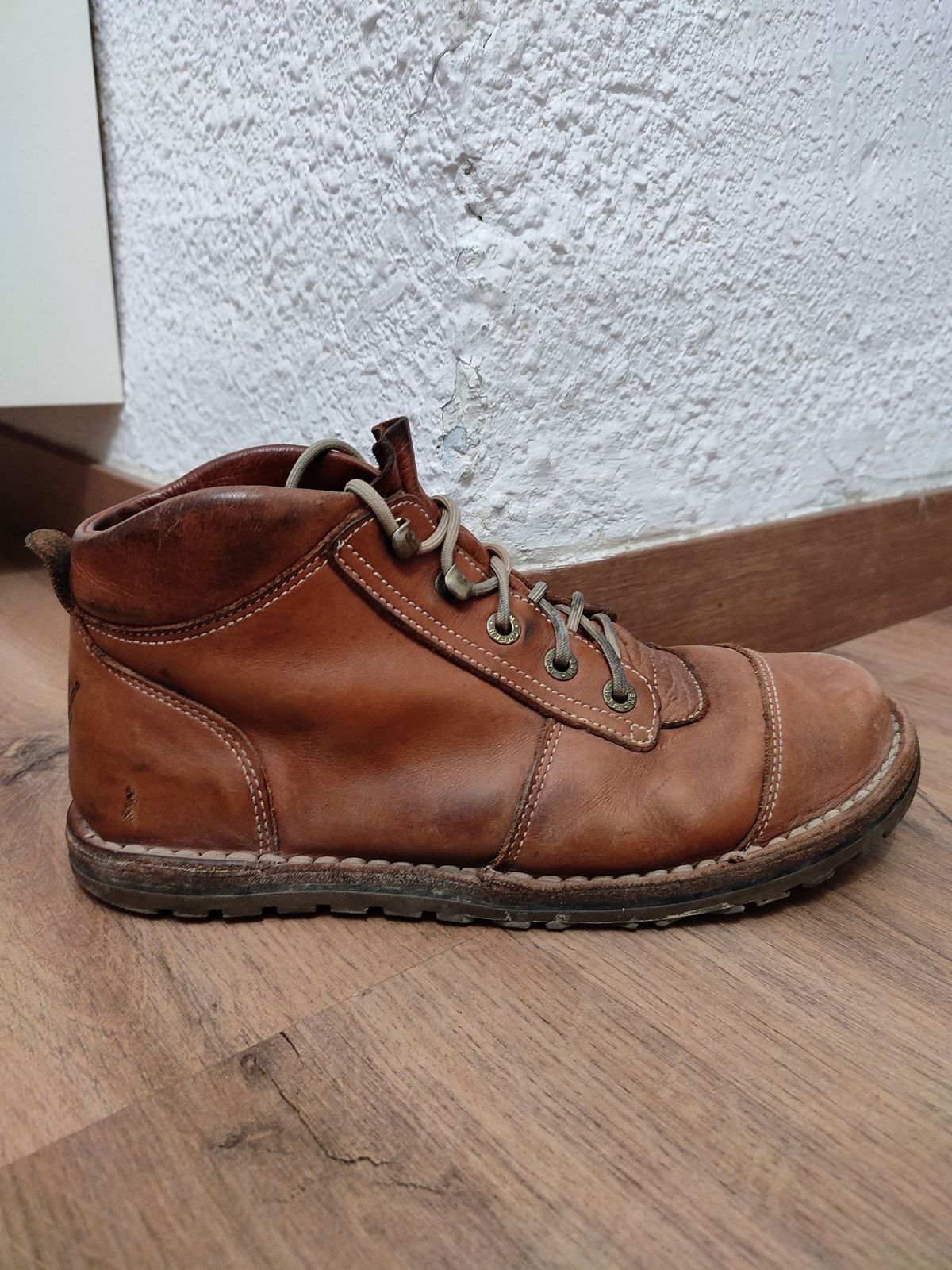 Photo by icarusflies95 on April 5, 2025 of the Jim Green African Ranger Barefoot Boot in Chestnut Tan Full Grain.