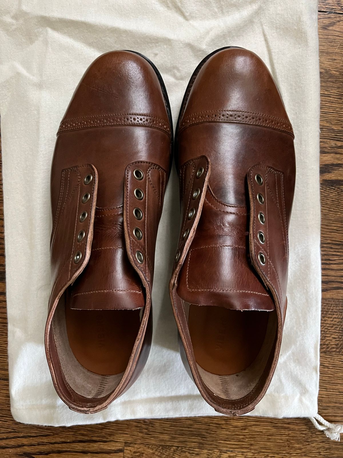 Photo by CellBlaster on July 20, 2022 of the Viberg 145 Oxford in Horween Dark Rubber Dublin.