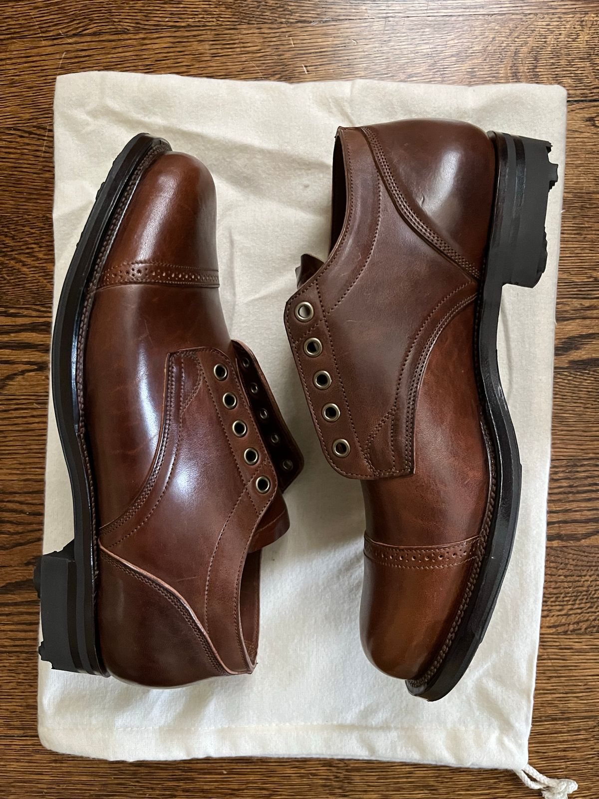 Photo by CellBlaster on July 20, 2022 of the Viberg 145 Oxford in Horween Dark Rubber Dublin.