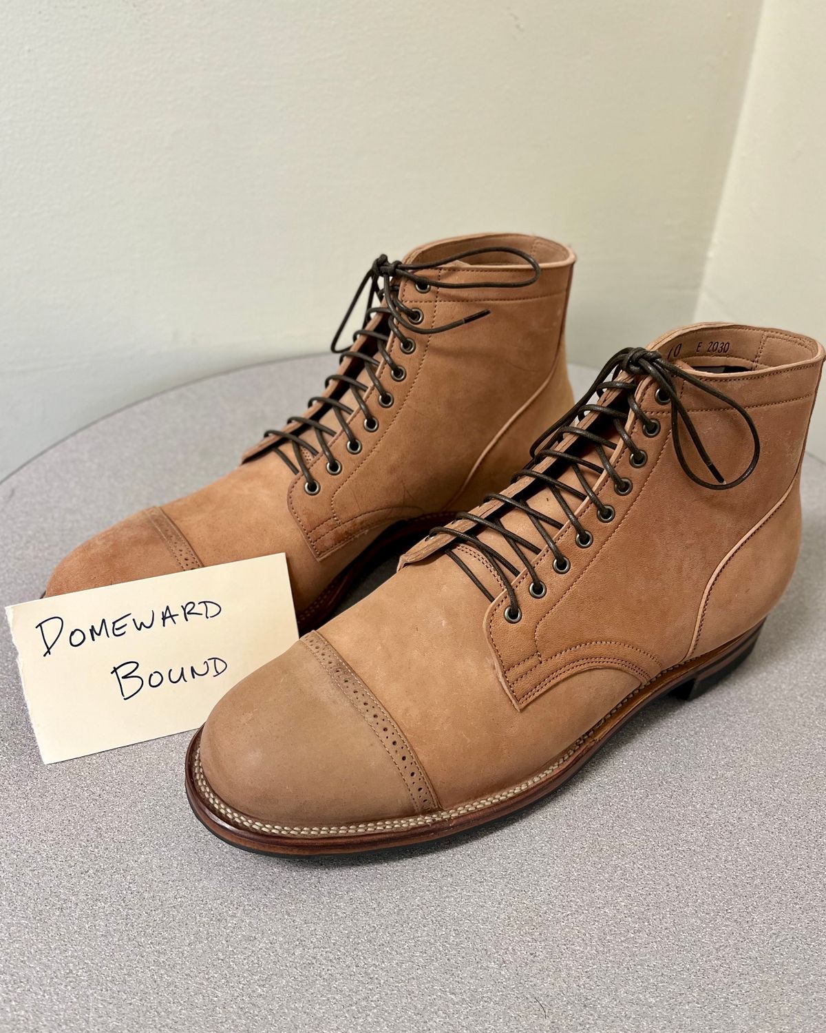 Photo by CellBlaster on October 8, 2023 of the Viberg Service Boot BCT in Horween Natural Crust Double Cordovan.