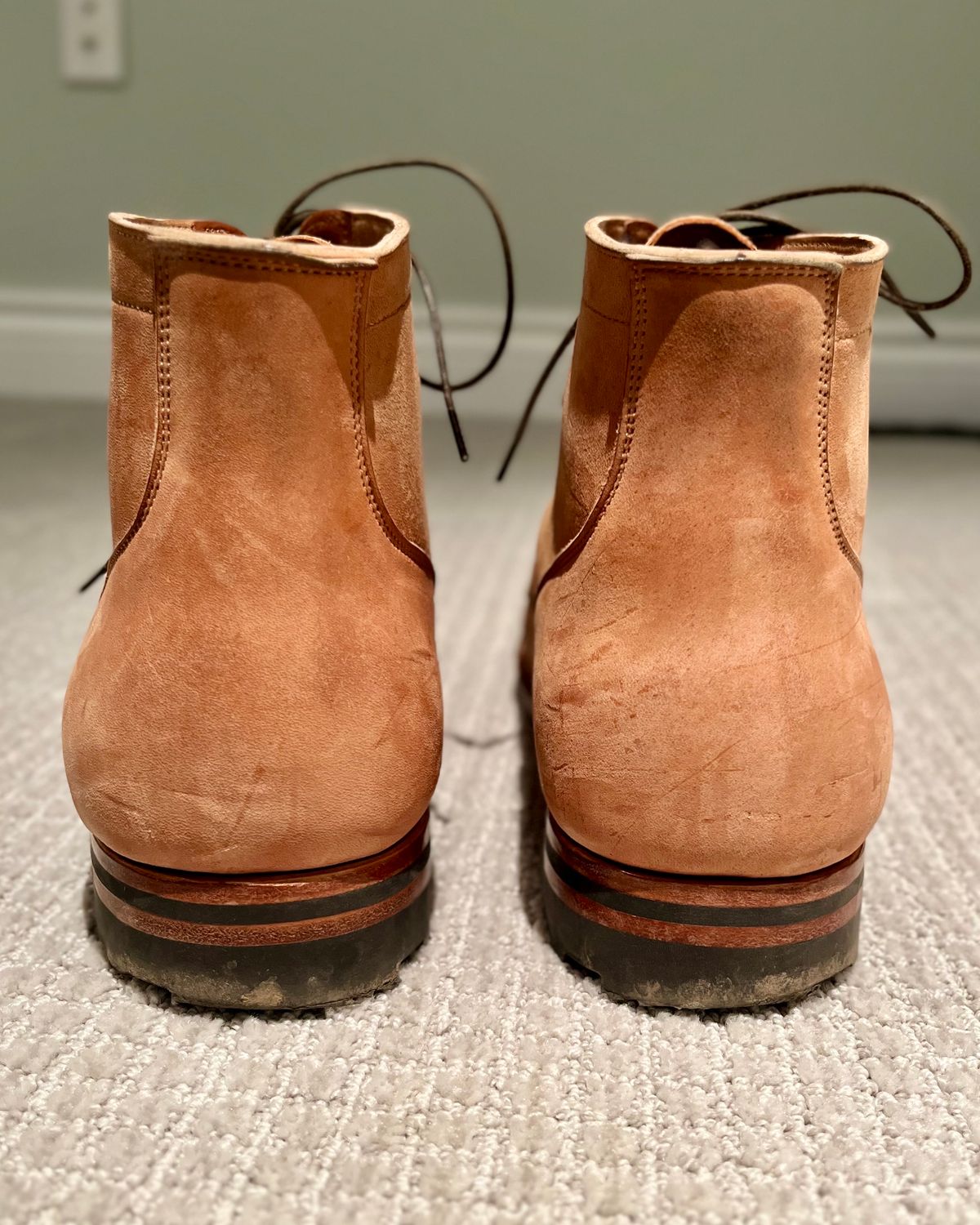 Photo by CellBlaster on November 6, 2023 of the Viberg Service Boot BCT in Horween Natural Crust Double Cordovan.